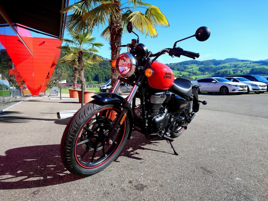 ROYAL ENFIELD Meteor Fireball-showroom-element-2