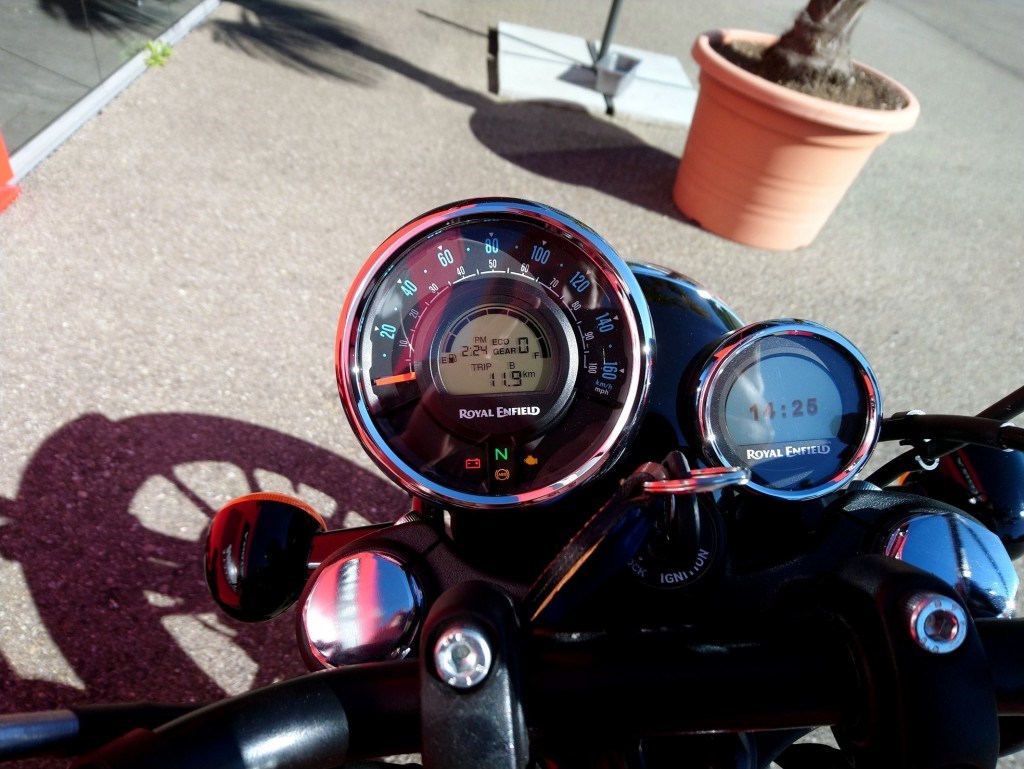 ROYAL ENFIELD Meteor Fireball-showroom-element-3