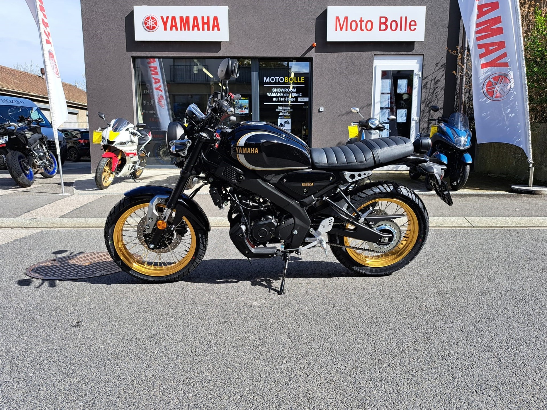 YAMAHA XSR 125 Legacy-showroom-element-2