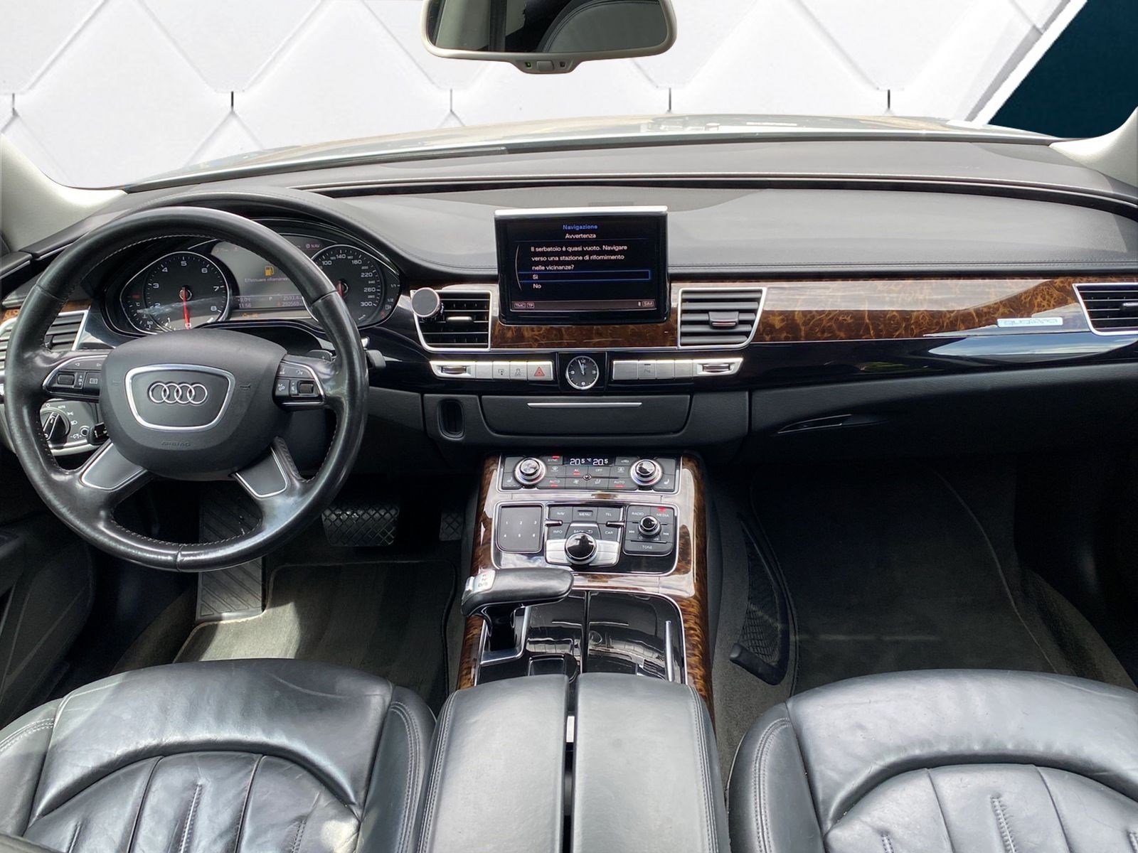 AUDI A8 4.2 FSI quattro tiptronic-image-9