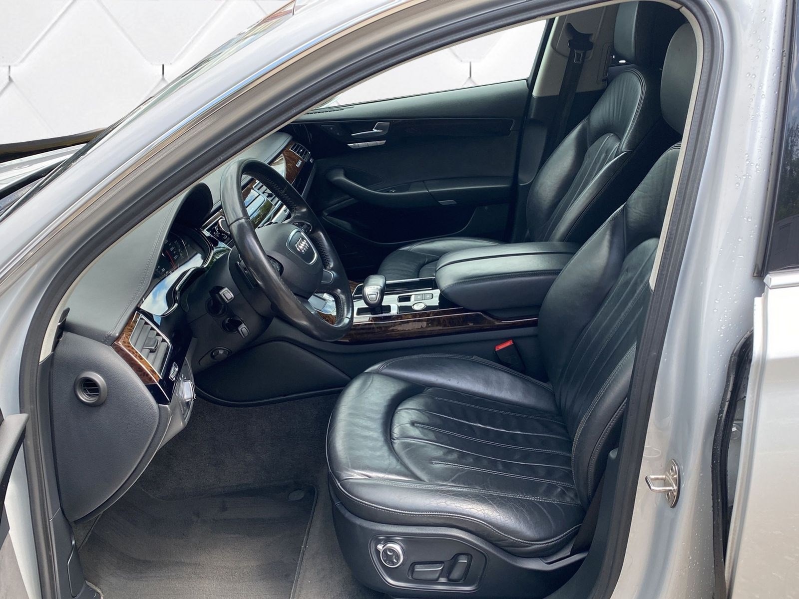 AUDI A8 4.2 FSI quattro tiptronic-image-8