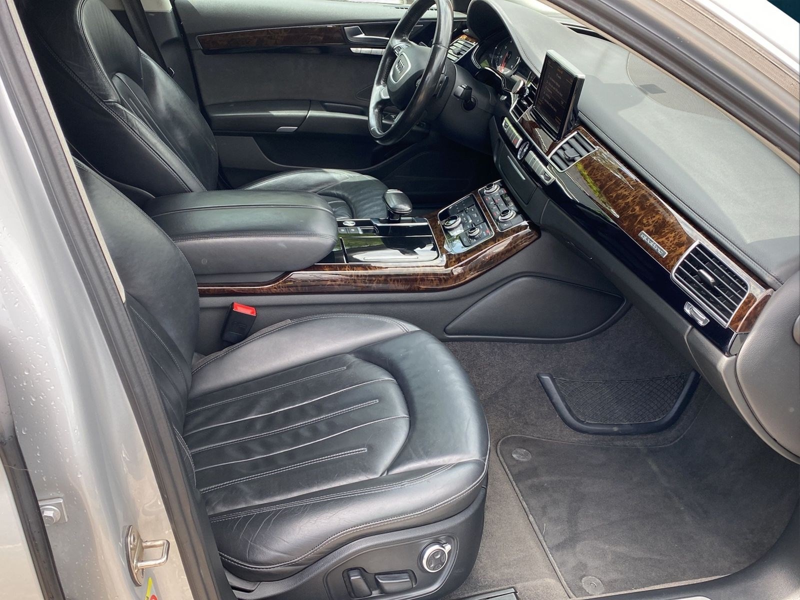 AUDI A8 4.2 FSI quattro tiptronic-image-12