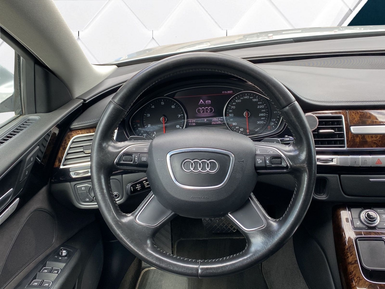 AUDI A8 4.2 FSI quattro tiptronic-image-10