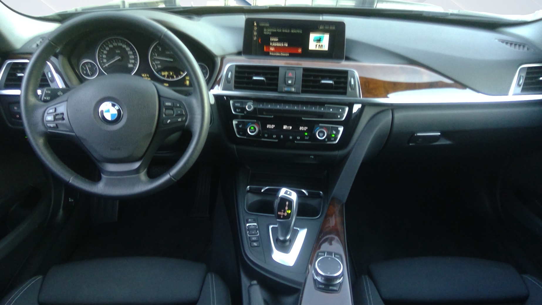 BMW 330i xDrive Touring Steptronic-image-3
