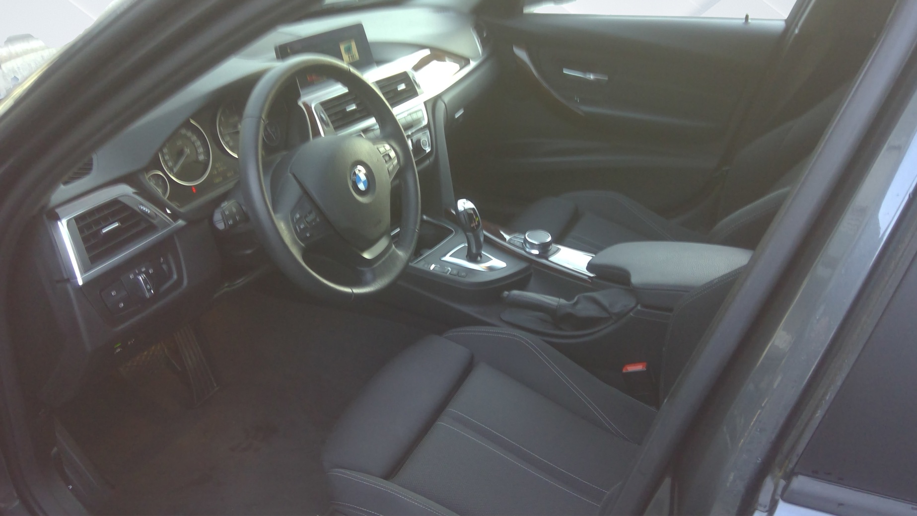 BMW 330i xDrive Touring Steptronic-image-10