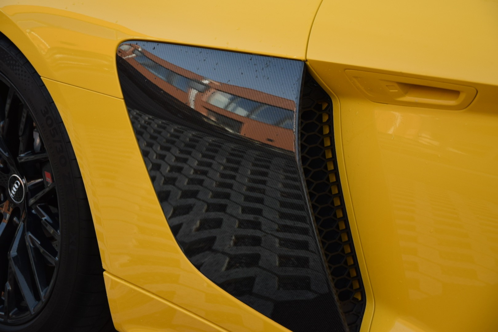 AUDI R8 Spyder 5.2 S-Tronic Quattro - "Sans FAP / Bang & Olufsen / Echappement Sport / Caméra de Recul"-image-5
