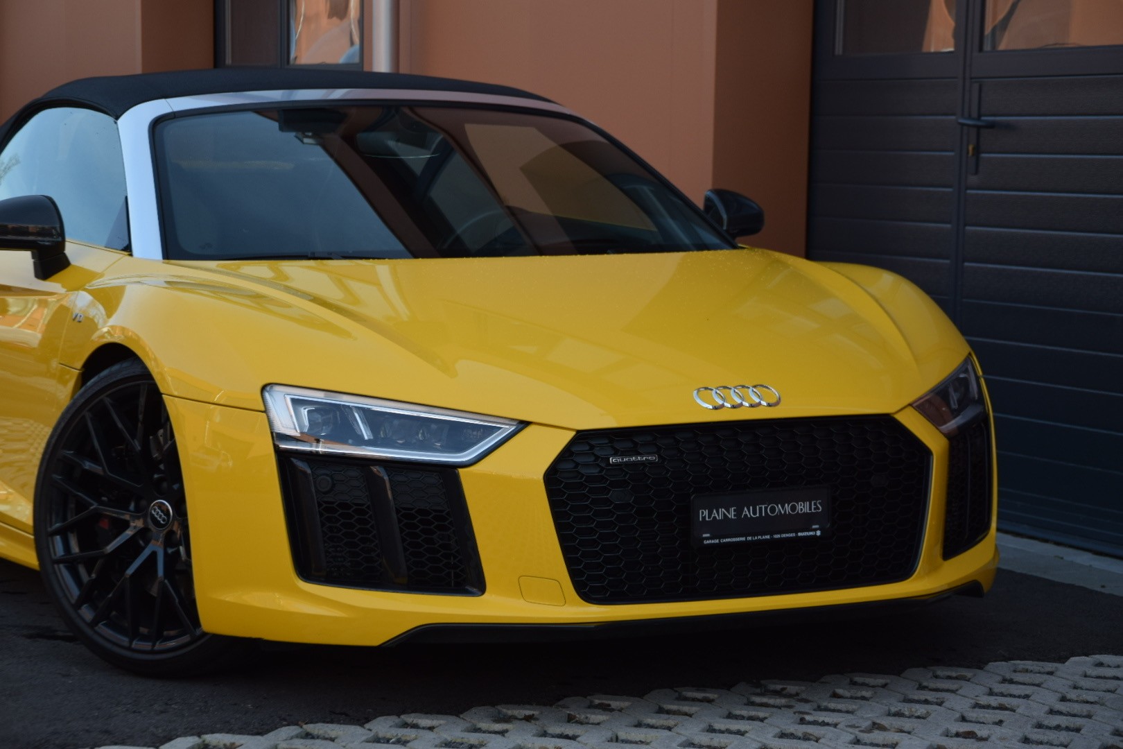 AUDI R8 Spyder 5.2 S-Tronic Quattro - "Sans FAP / Bang & Olufsen / Echappement Sport / Caméra de Recul"-showroom-element-2