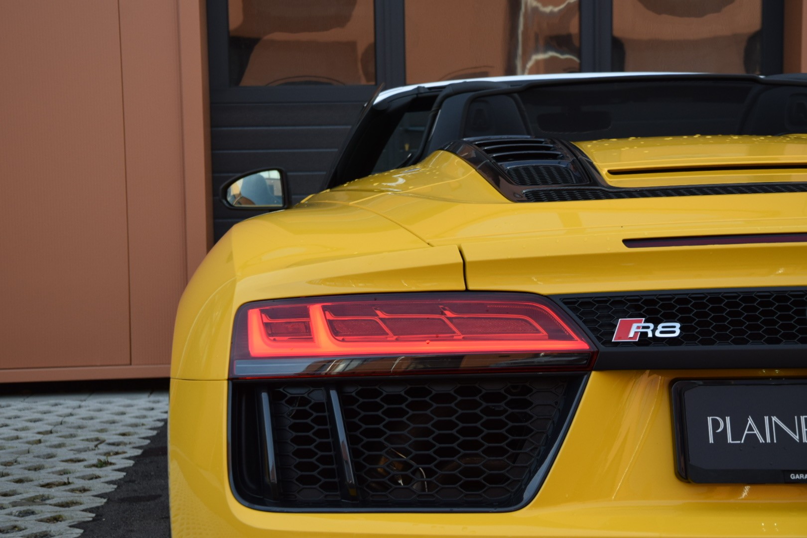 AUDI R8 Spyder 5.2 S-Tronic Quattro - "Sans FAP / Bang & Olufsen / Echappement Sport / Caméra de Recul"-image-11
