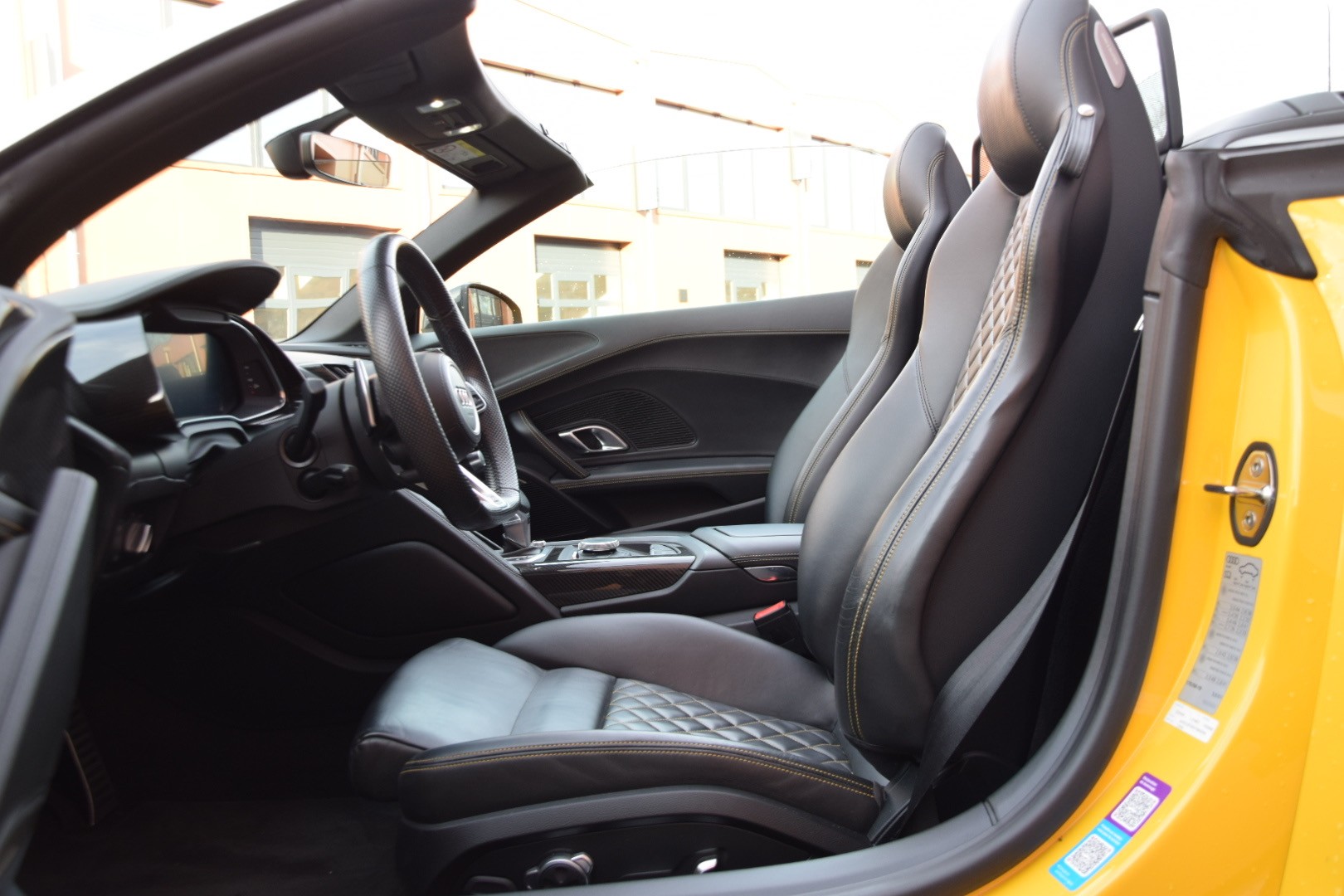 AUDI R8 Spyder 5.2 S-Tronic Quattro - "Sans FAP / Bang & Olufsen / Echappement Sport / Caméra de Recul"-image-27