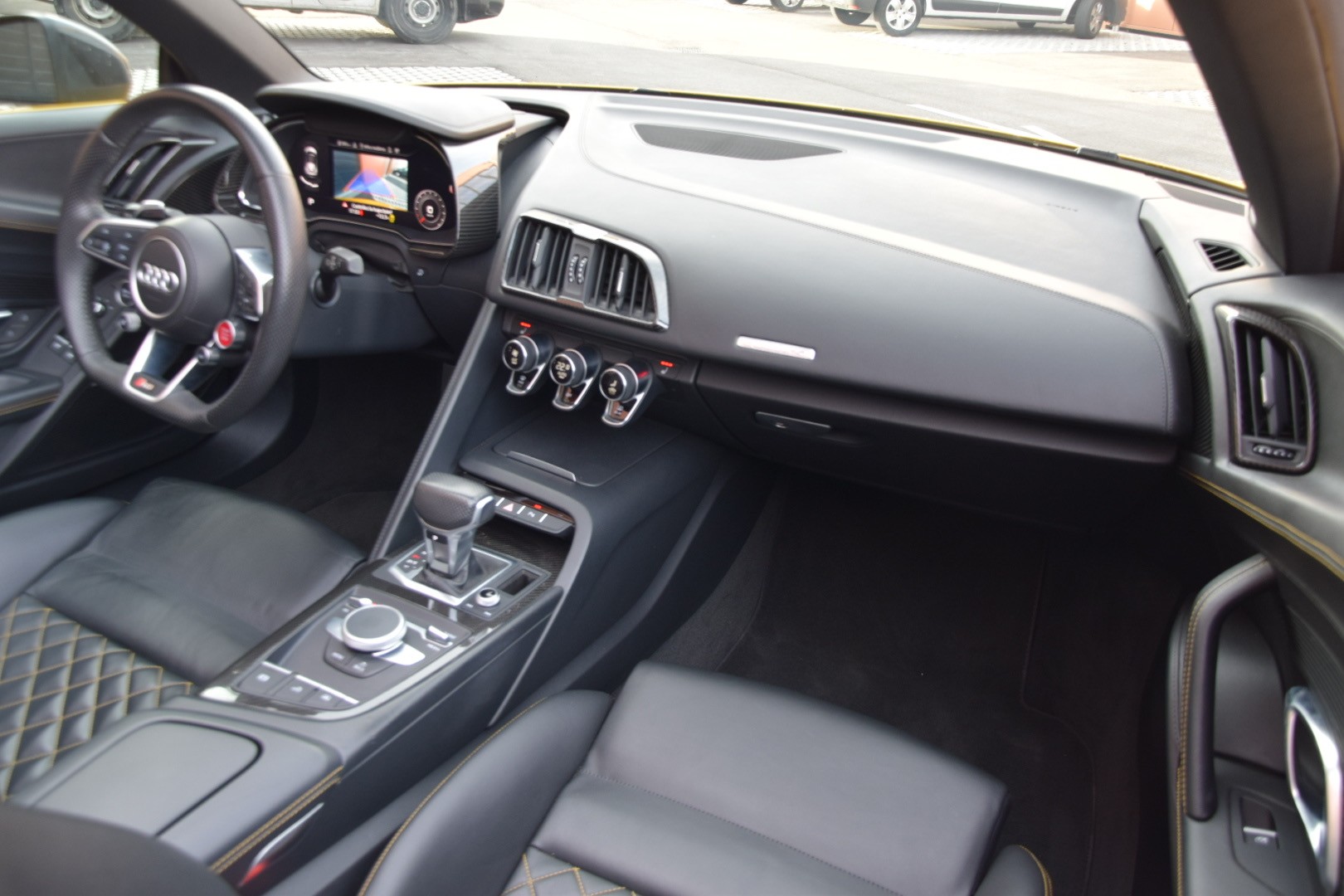 AUDI R8 Spyder 5.2 S-Tronic Quattro - "Sans FAP / Bang & Olufsen / Echappement Sport / Caméra de Recul"-image-29