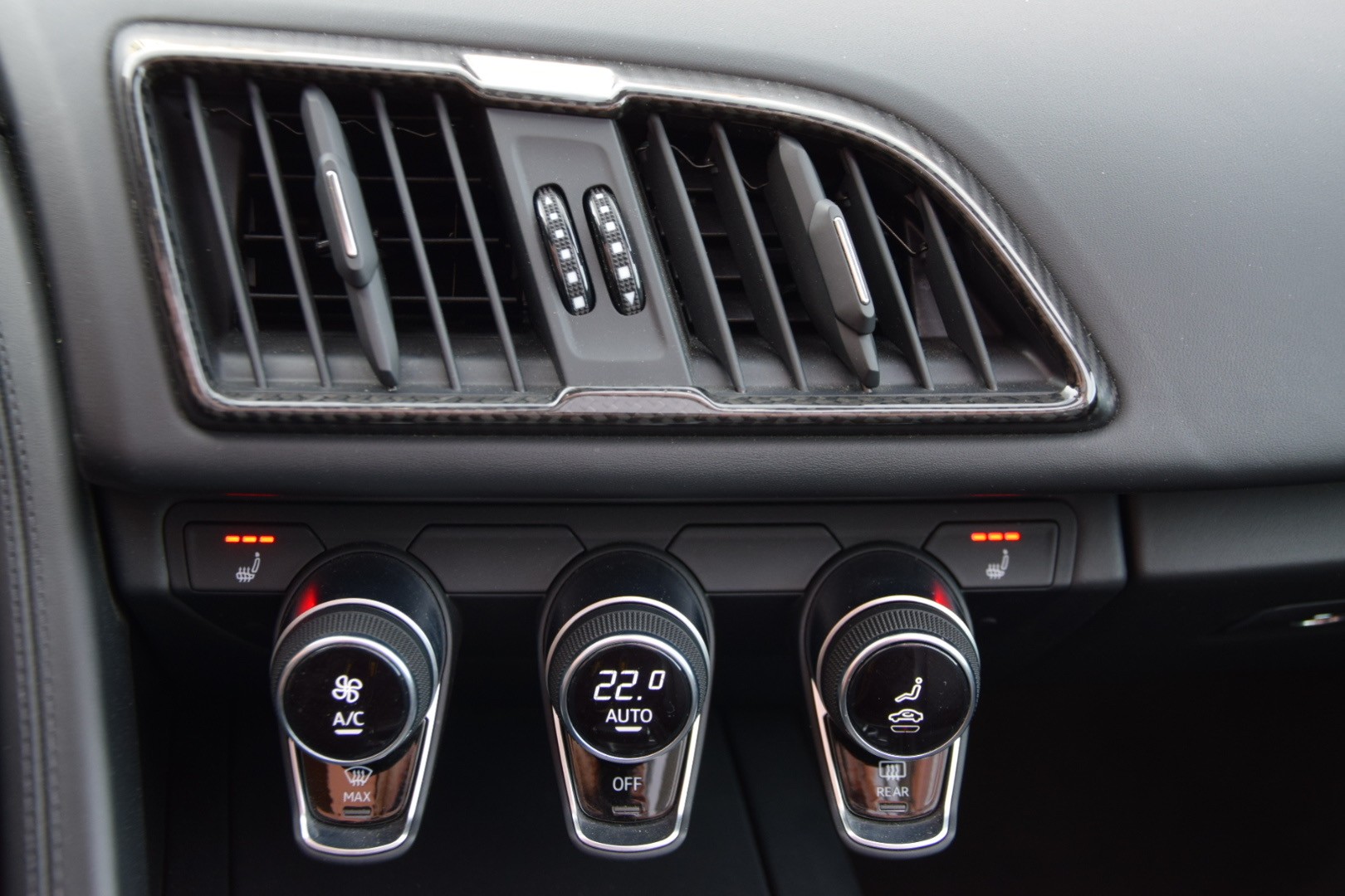 AUDI R8 Spyder 5.2 S-Tronic Quattro - "Sans FAP / Bang & Olufsen / Echappement Sport / Caméra de Recul"-image-22