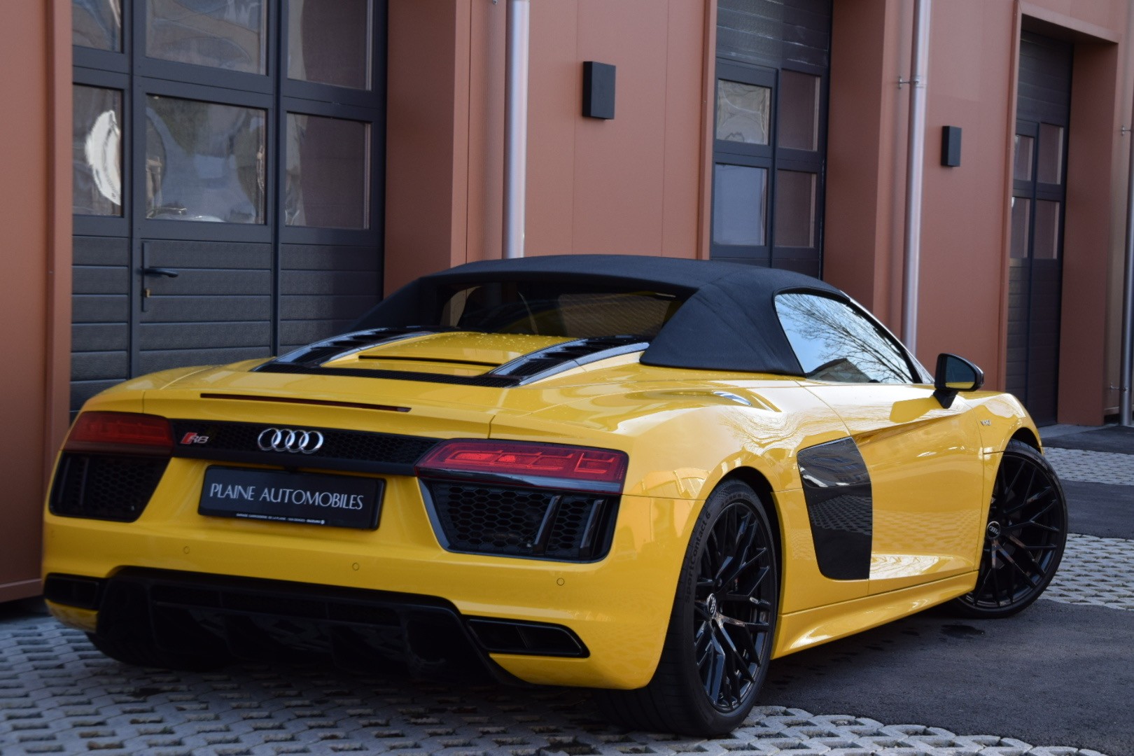 AUDI R8 Spyder 5.2 S-Tronic Quattro - "Sans FAP / Bang & Olufsen / Echappement Sport / Caméra de Recul"-image-8