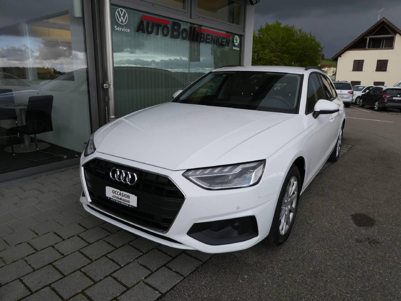 AUDI A4 Avant 2.0 40 TDI Attraction quattro S-Tronic-image-1