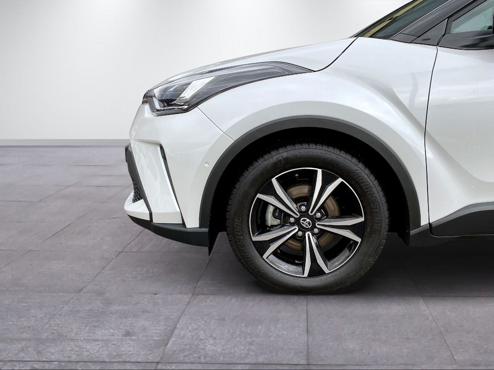 TOYOTA C-HR 2.0 VVTi HSD Move-image-2
