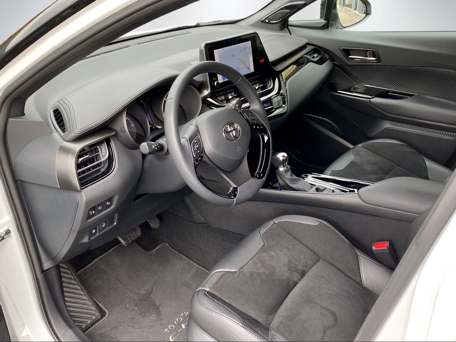TOYOTA C-HR 2.0 VVTi HSD Move-image-13