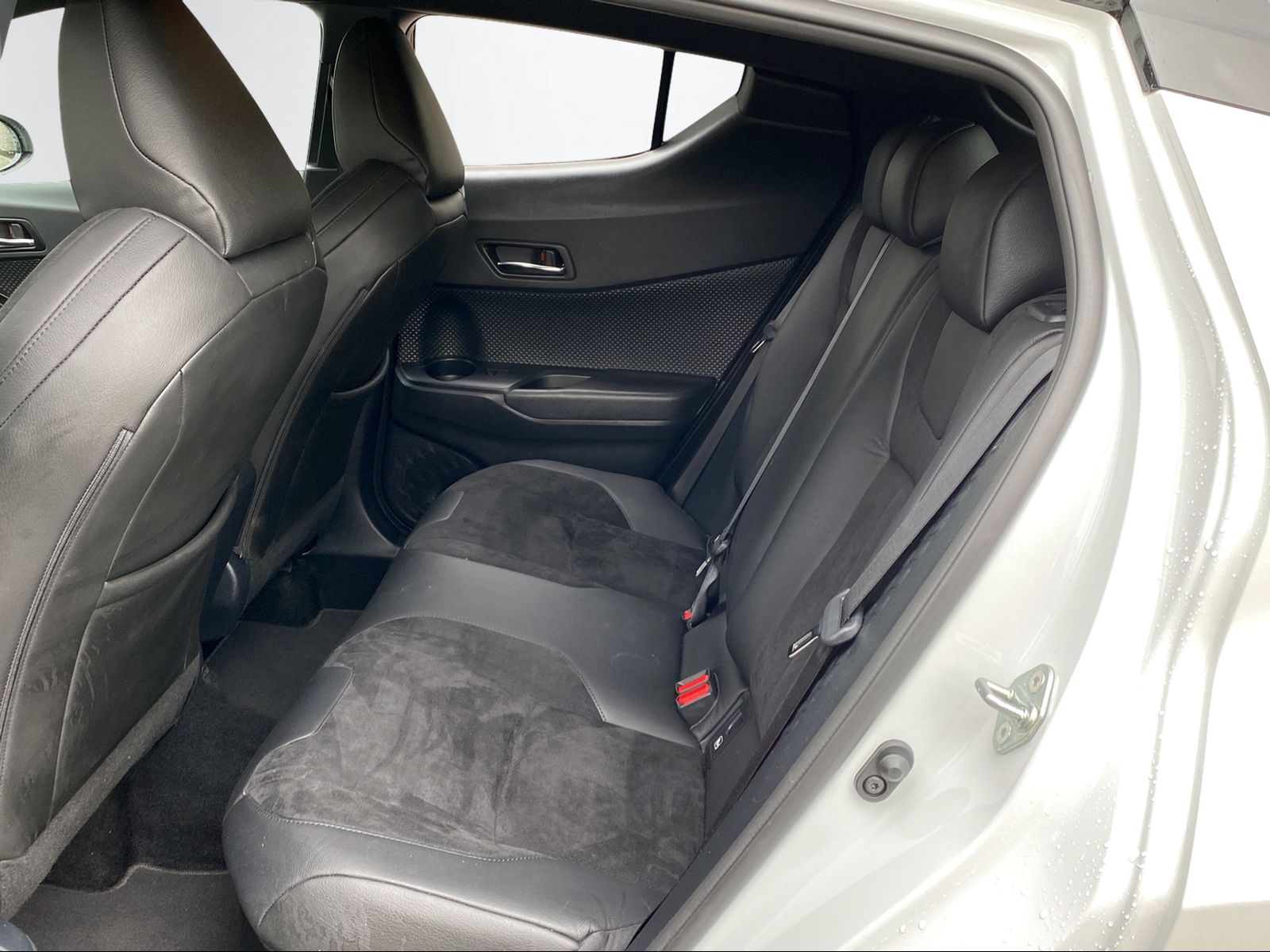 TOYOTA C-HR 2.0 VVTi HSD Move-image-10