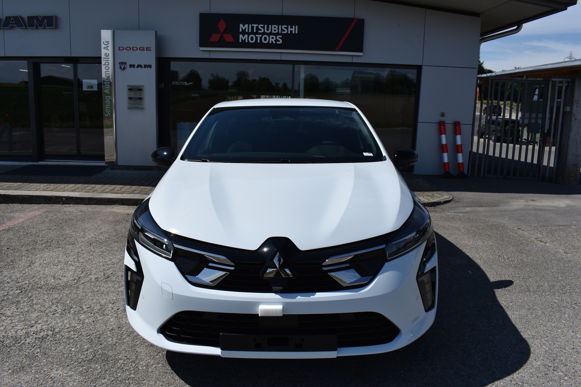 MITSUBISHI COLT 1.6 HEV Invite+-image-0
