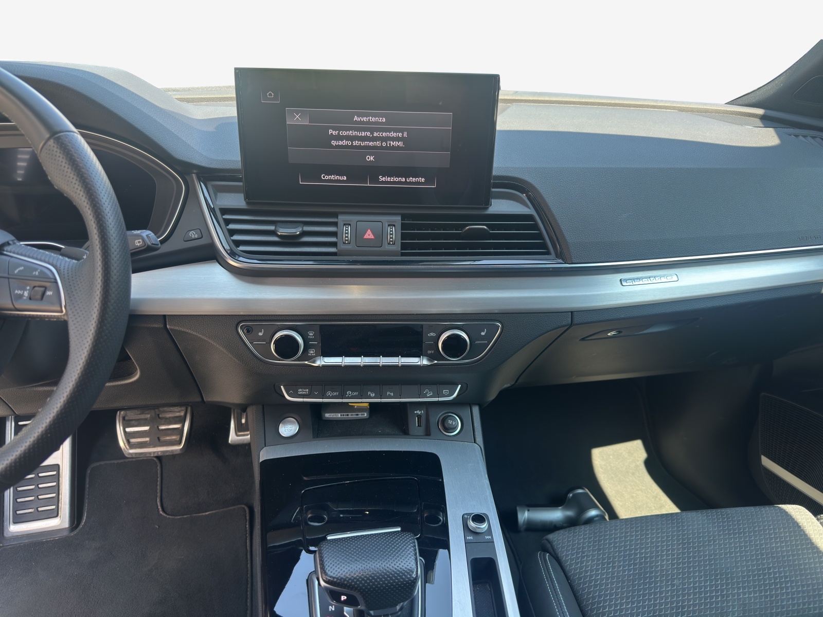 AUDI Q5 45 TFSI Black Edition quattro S-tronic-image-8