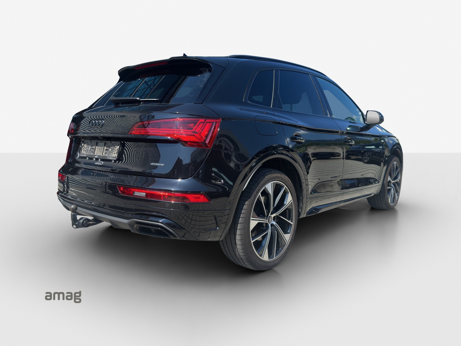 AUDI Q5 45 TFSI Black Edition quattro S-tronic-image-4