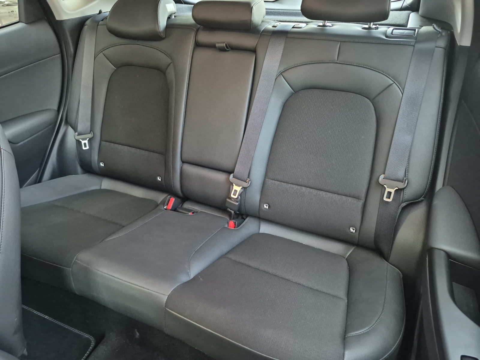 HYUNDAI Kona Electric Amplia-image-6