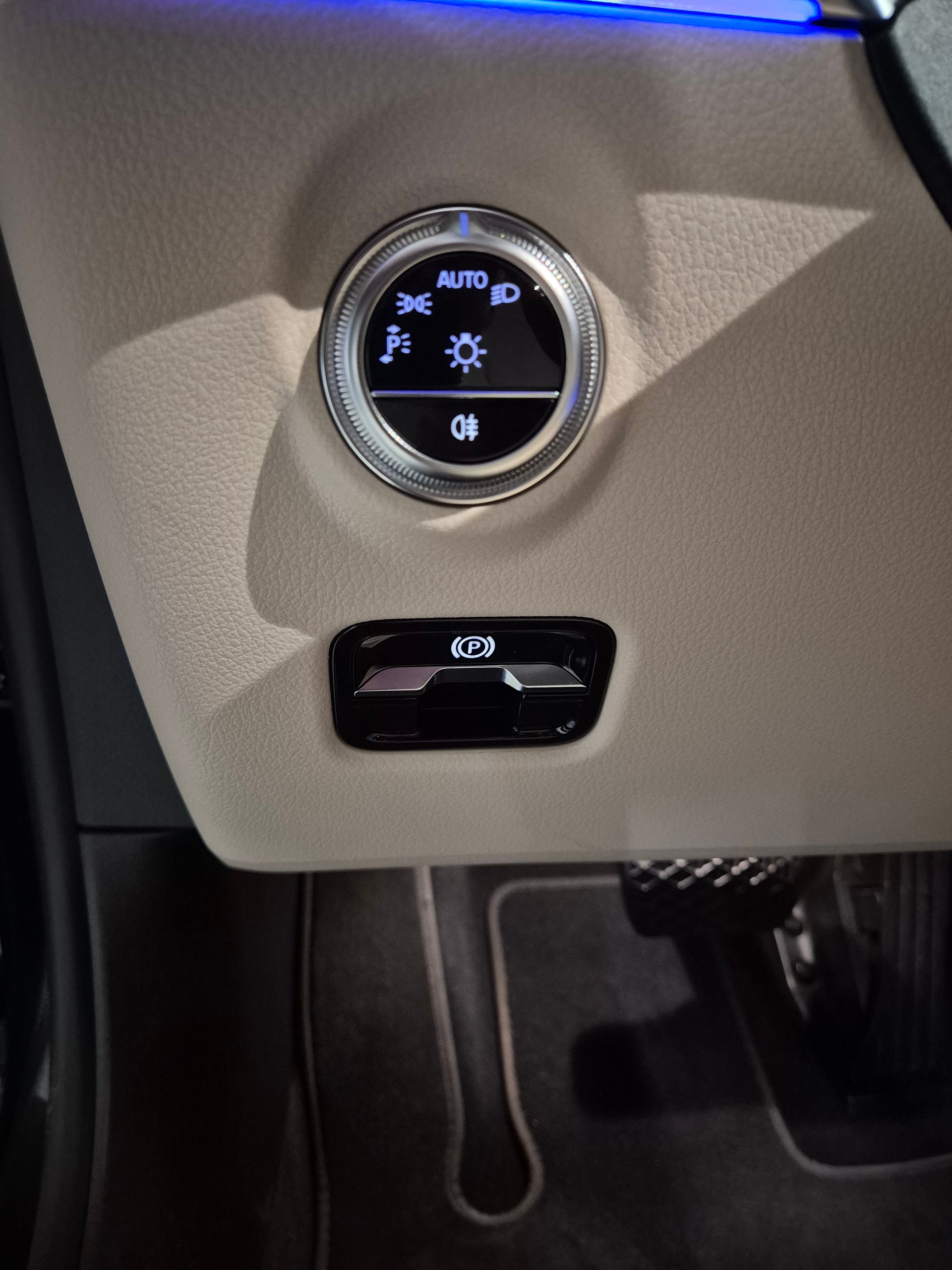 MERCEDES-BENZ C 220 d T-image-18
