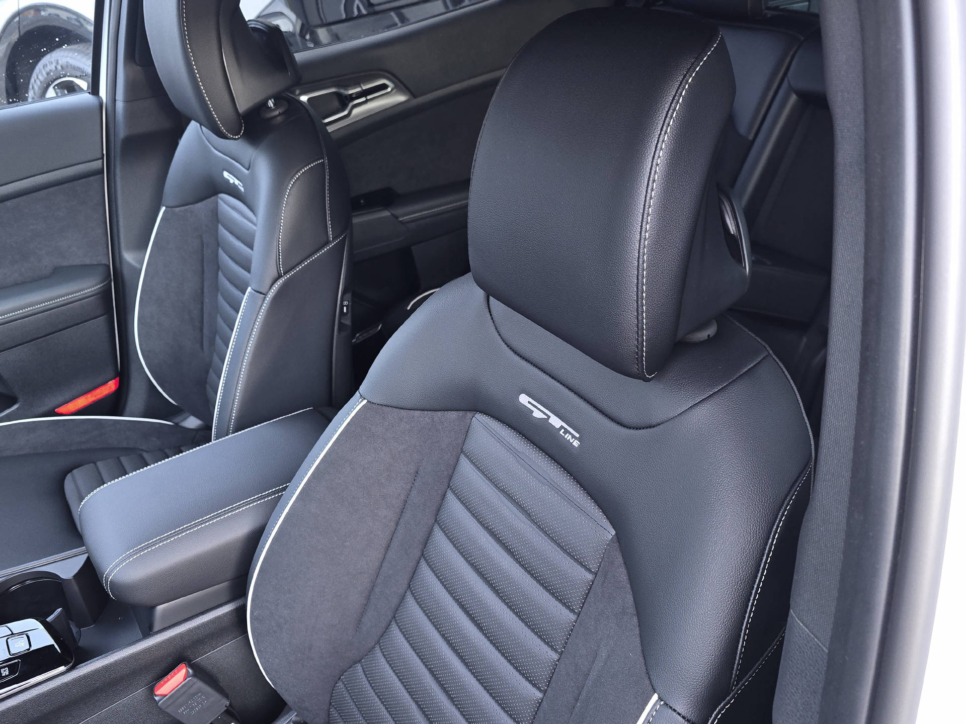 KIA Sportage 1.6 T-GDi PHEV GT-Line-image-8