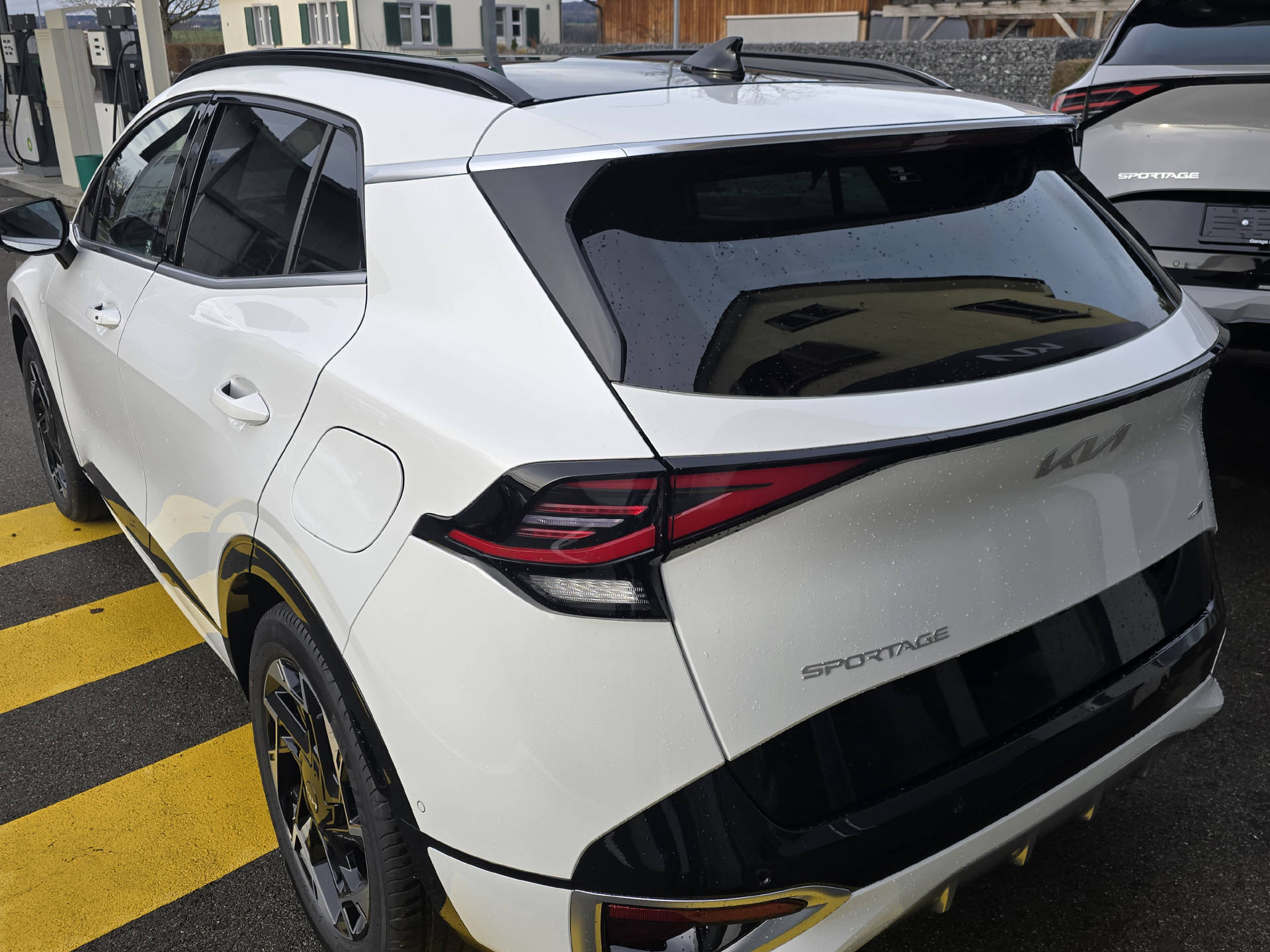 KIA Sportage 1.6 T-GDi PHEV GT-Line-image-2