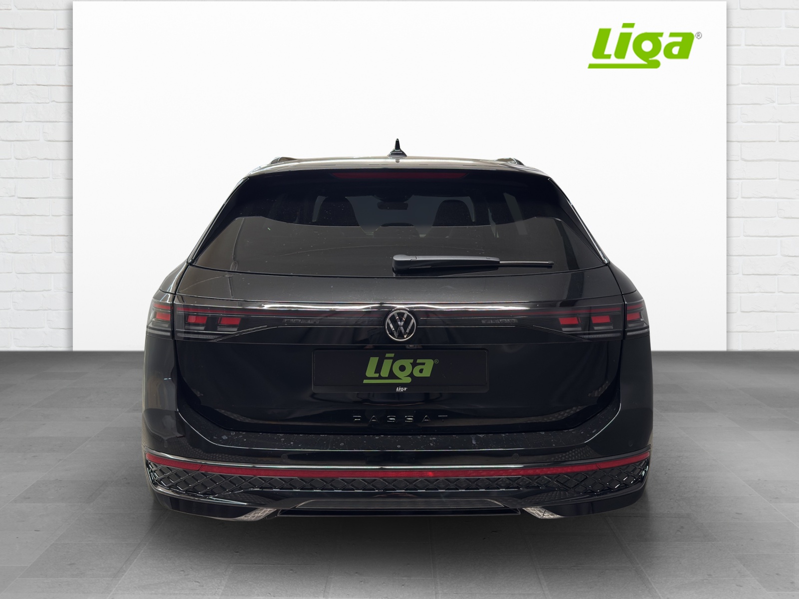VW Passat Variant 2.0 TSI R-Line DSG 4motion-image-4