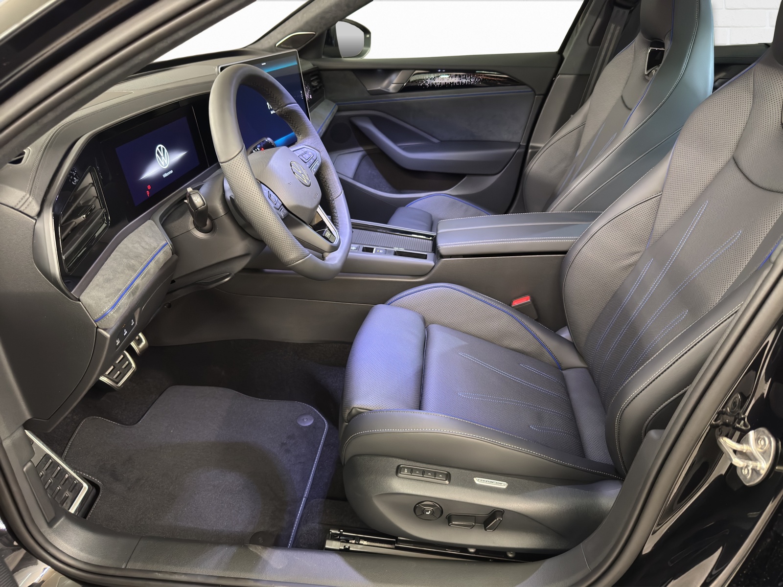 VW Passat Variant 2.0 TSI R-Line DSG 4motion-image-6