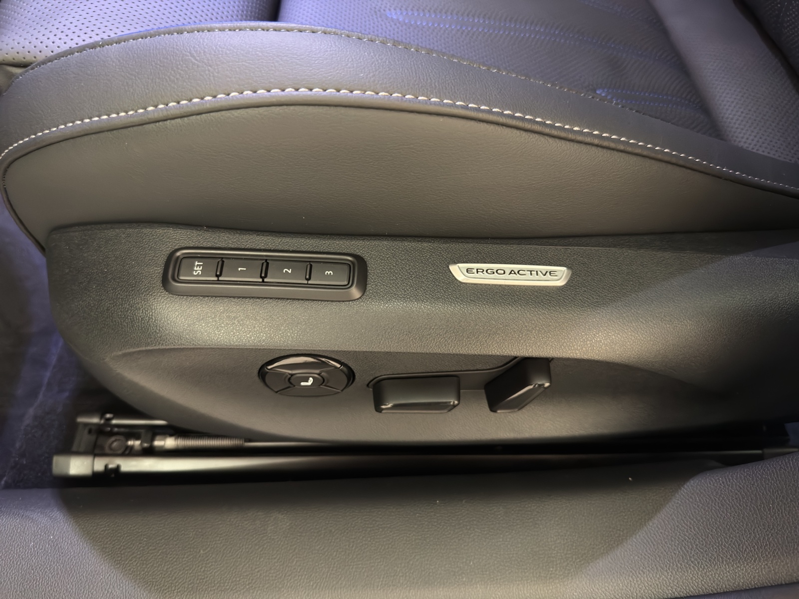 VW Passat Variant 2.0 TSI R-Line DSG 4motion-image-14