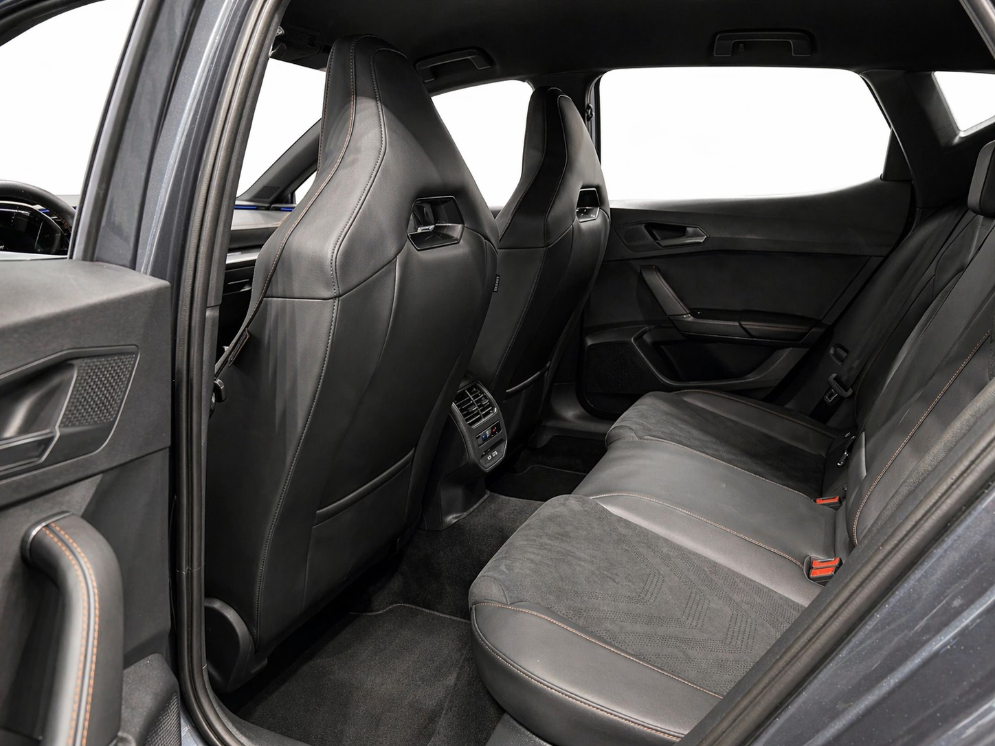 CUPRA LEON 2.0 TSI VZ DSG * Sennheiser * Garantie *-image-12