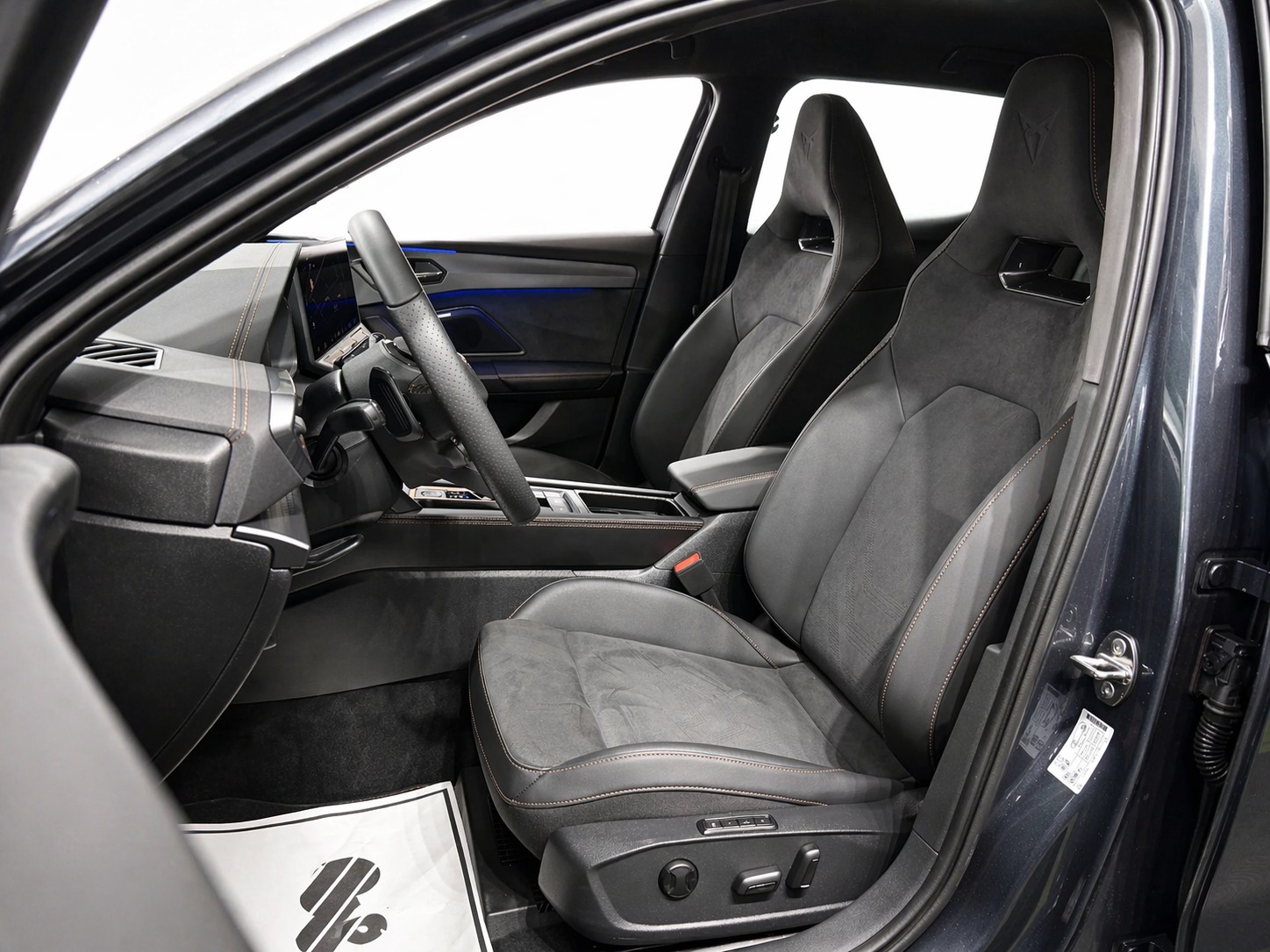 CUPRA LEON 2.0 TSI VZ DSG * Sennheiser * Garantie *-image-10