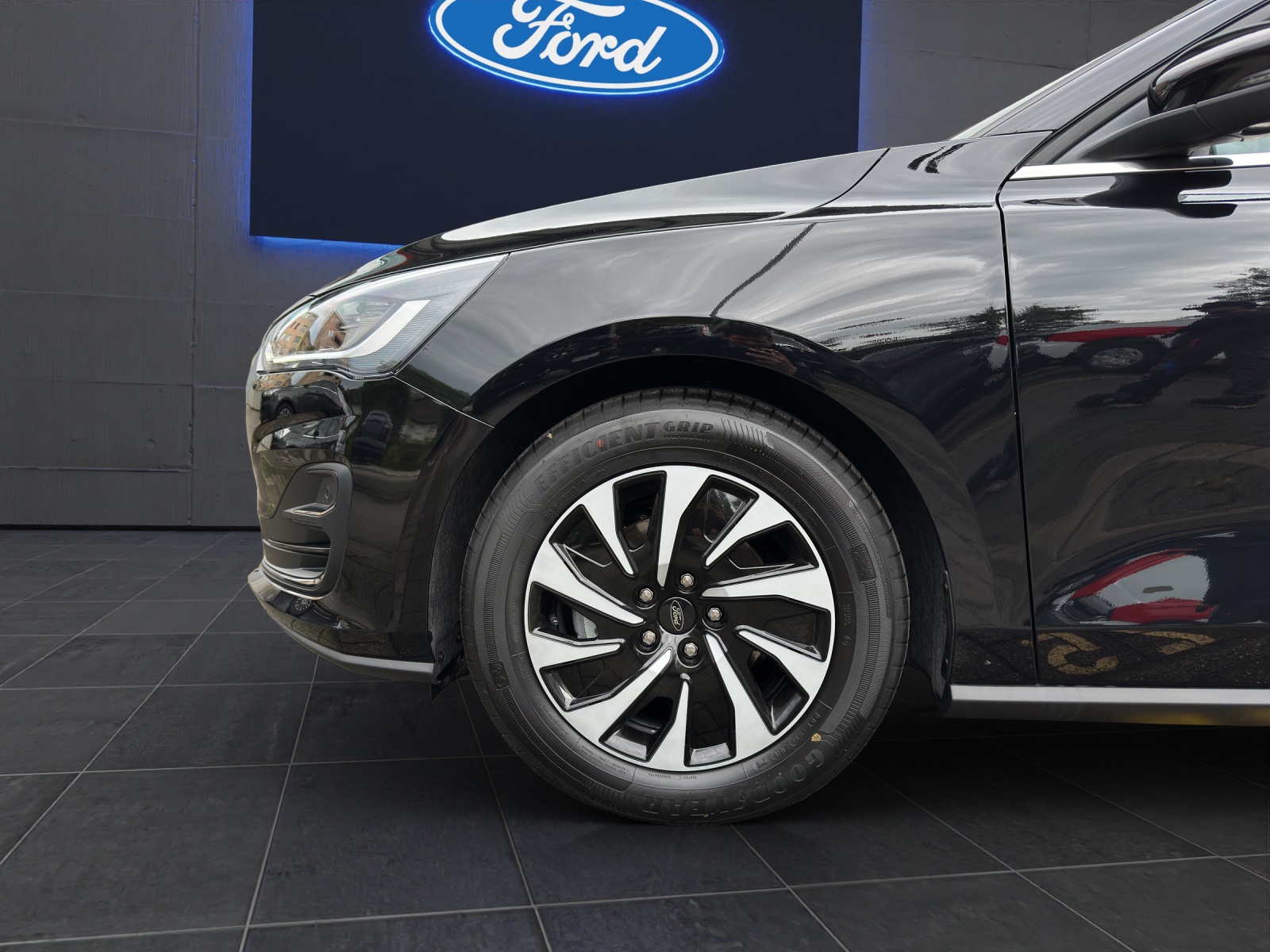 FORD Focus Kombi 1.0i EcoBoost Hybrid 155 PS Titanium X AUTOMAT-image-14