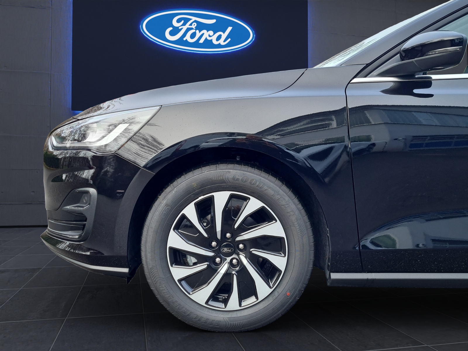 FORD Focus Kombi 1.0i EcoBoost Hybrid 155 PS Titanium X AUTOMAT-image-14