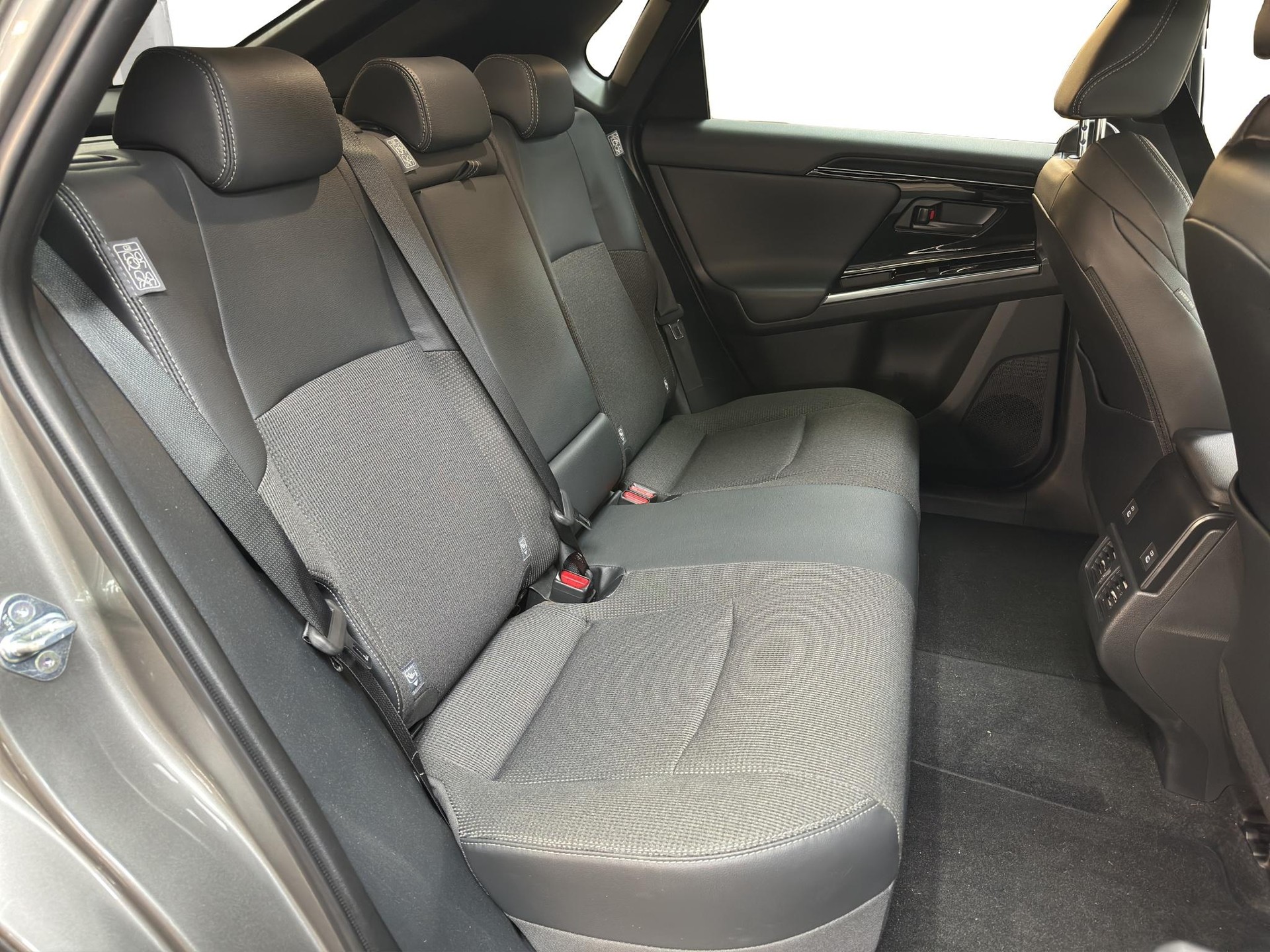 TOYOTA bZ4X Style 218PS 71.4kWh 11kW OBC 4x4-image-7