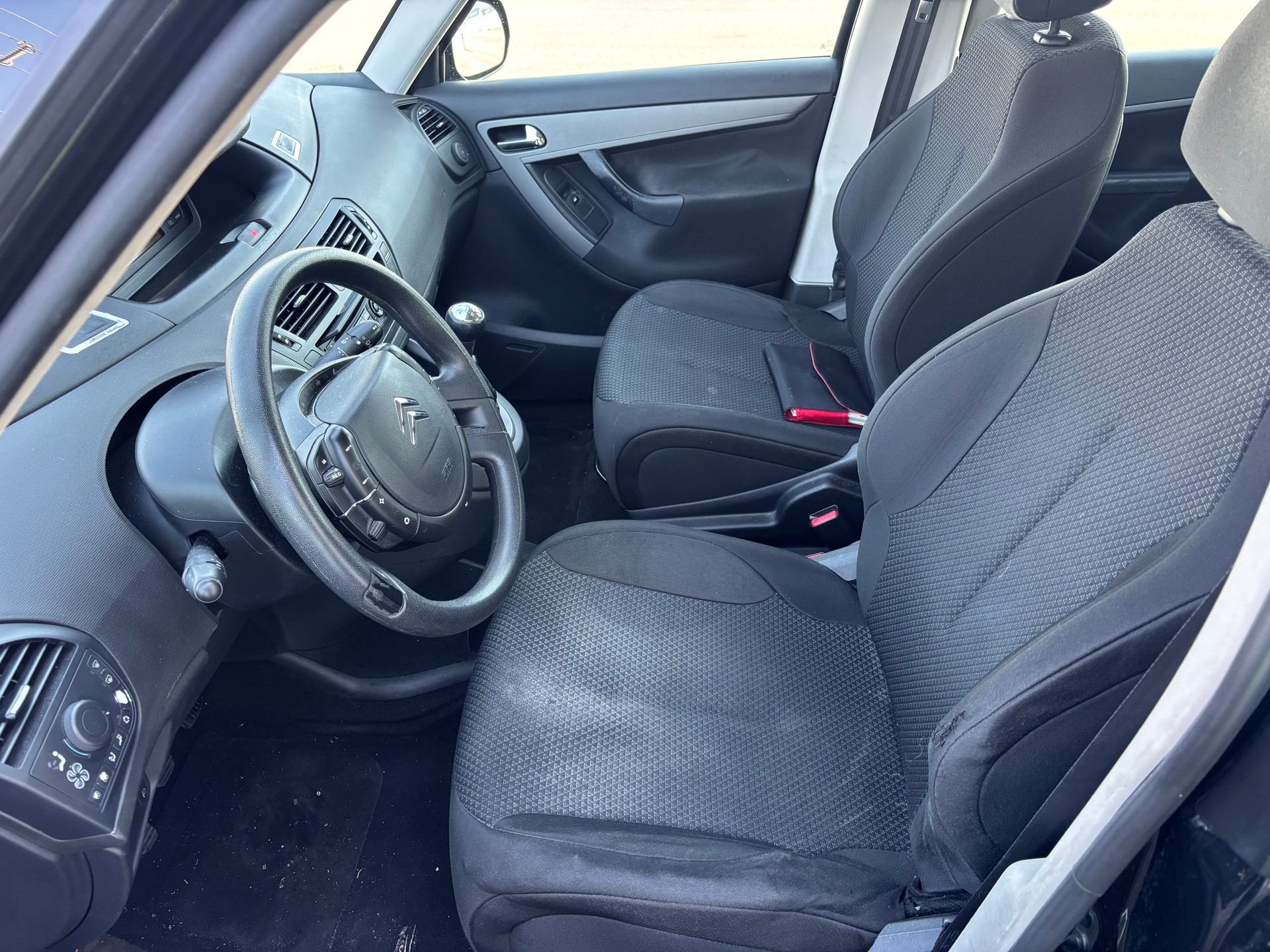 CITROEN C4 Picasso 1.6i 16V Essentiel-image-7