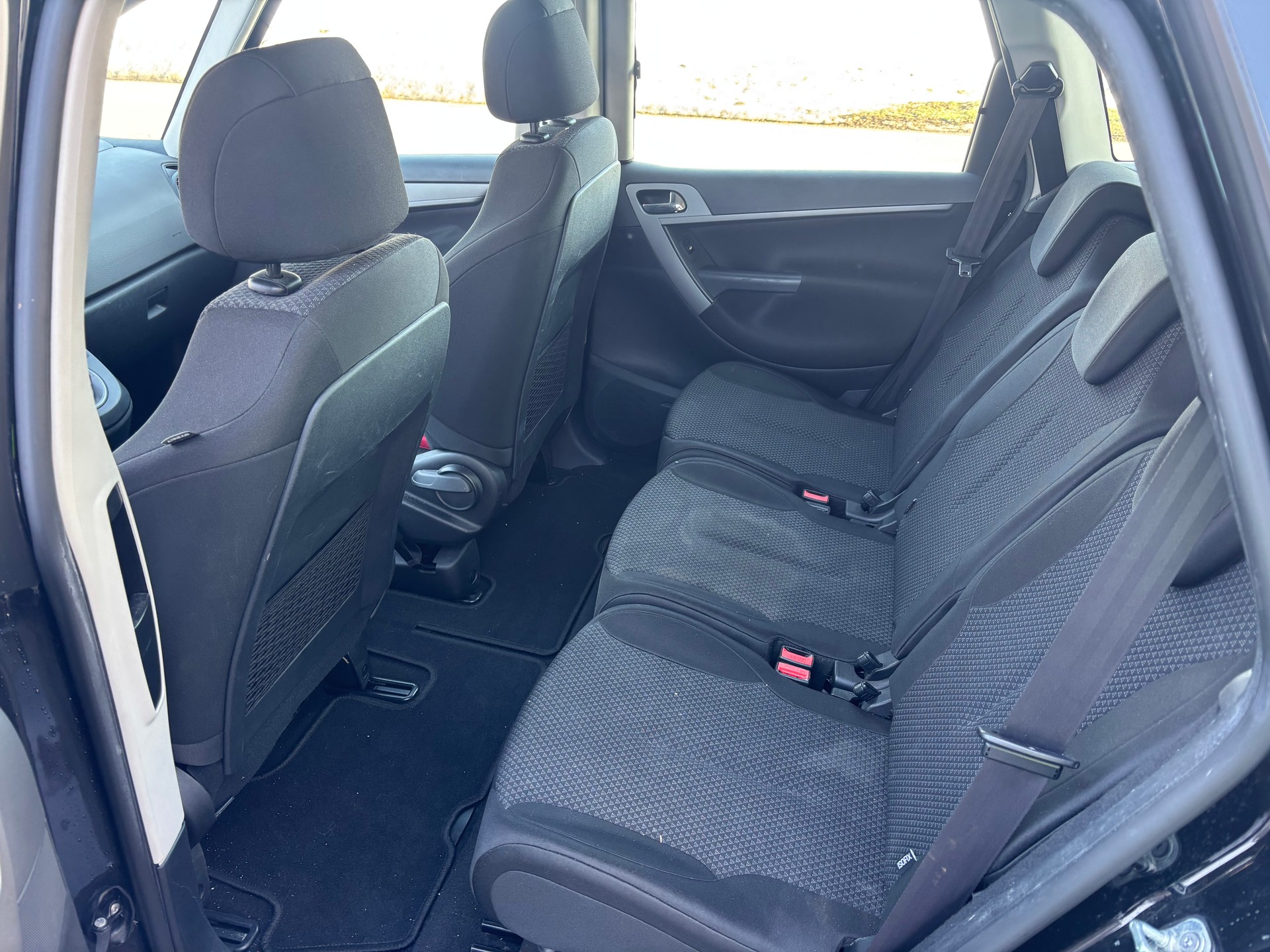 CITROEN C4 Picasso 1.6i 16V Essentiel-image-8