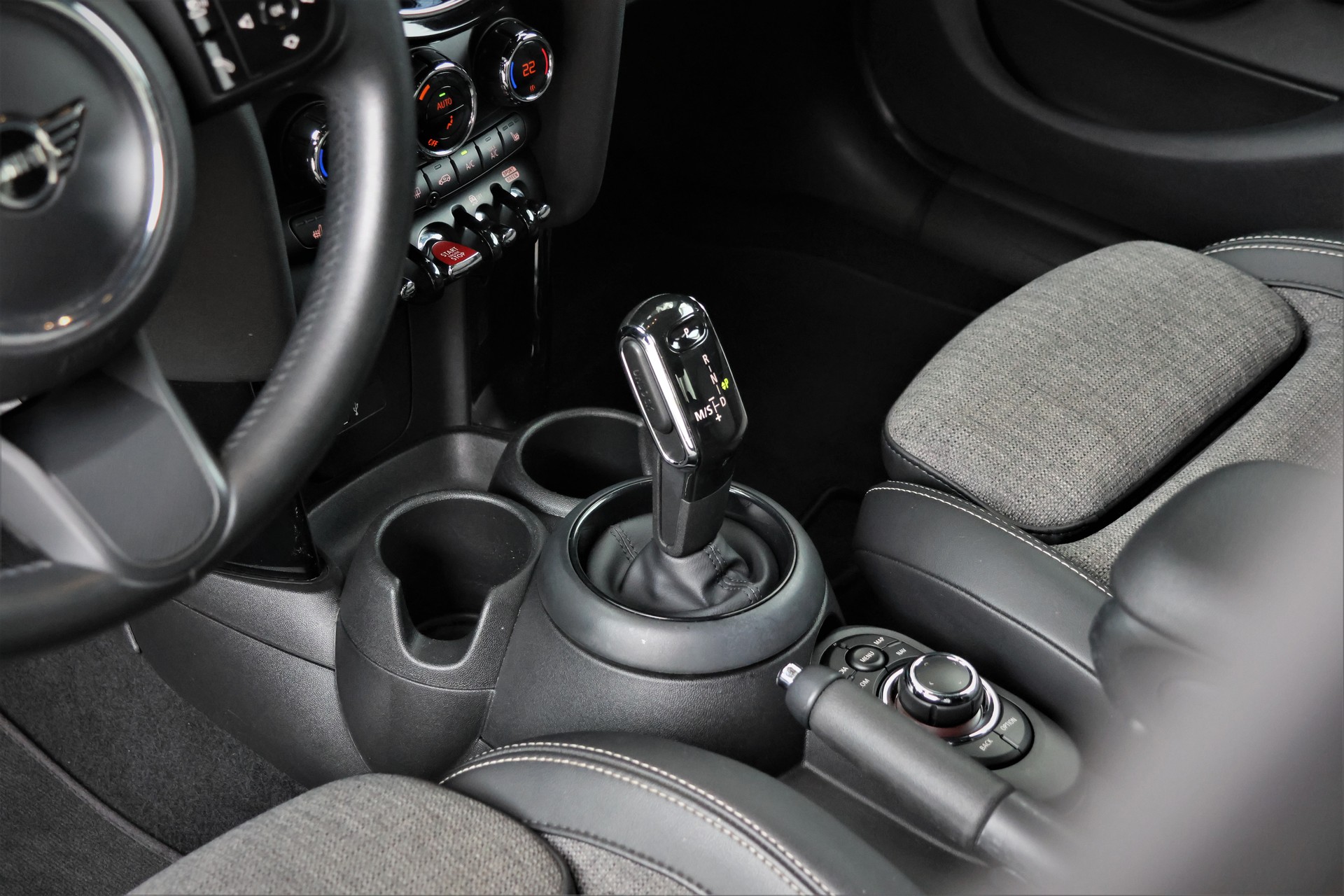 MINI Cooper Steptronic DKG (CH)-image-10