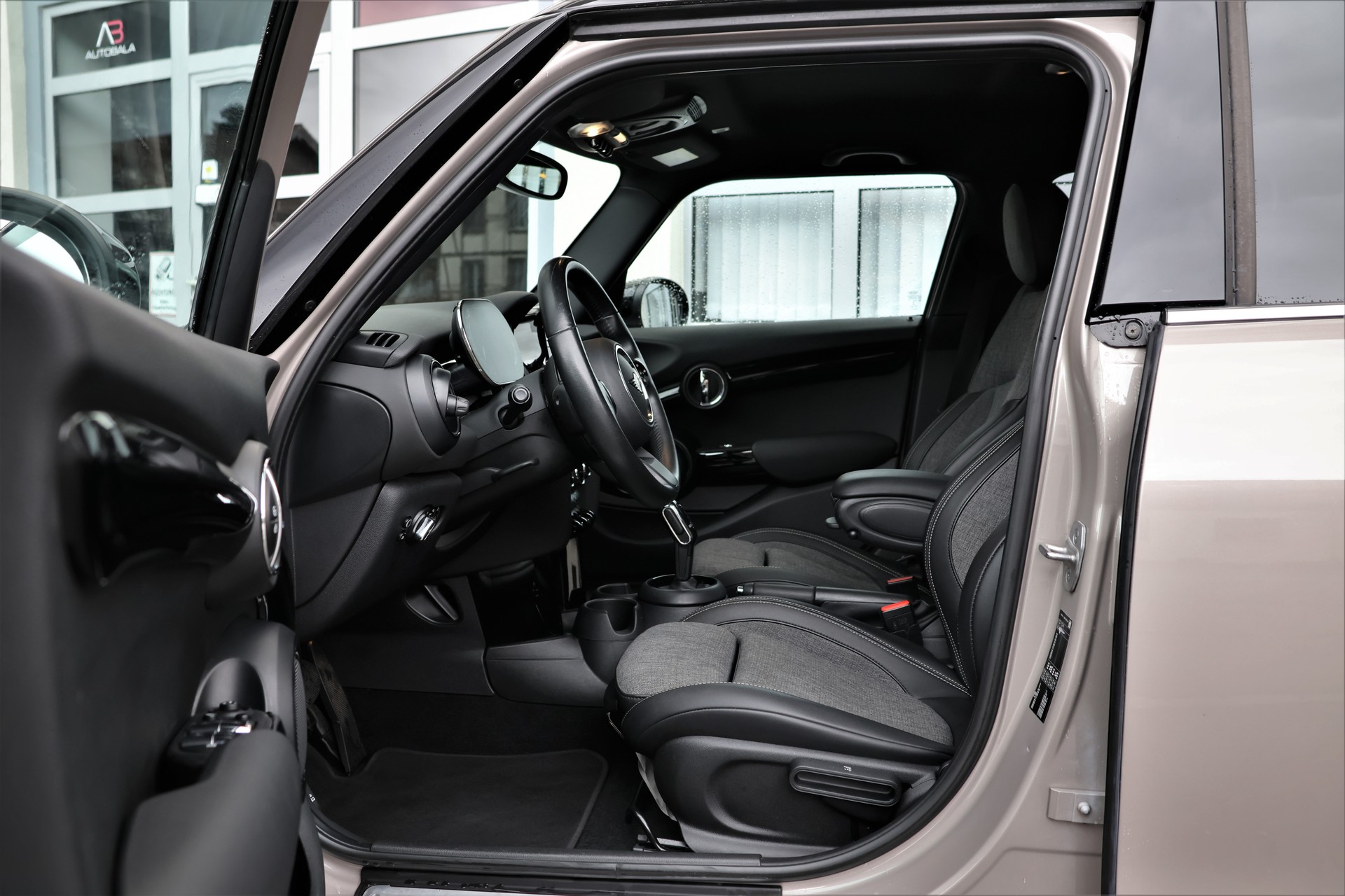 MINI Cooper Steptronic DKG (CH)-image-8