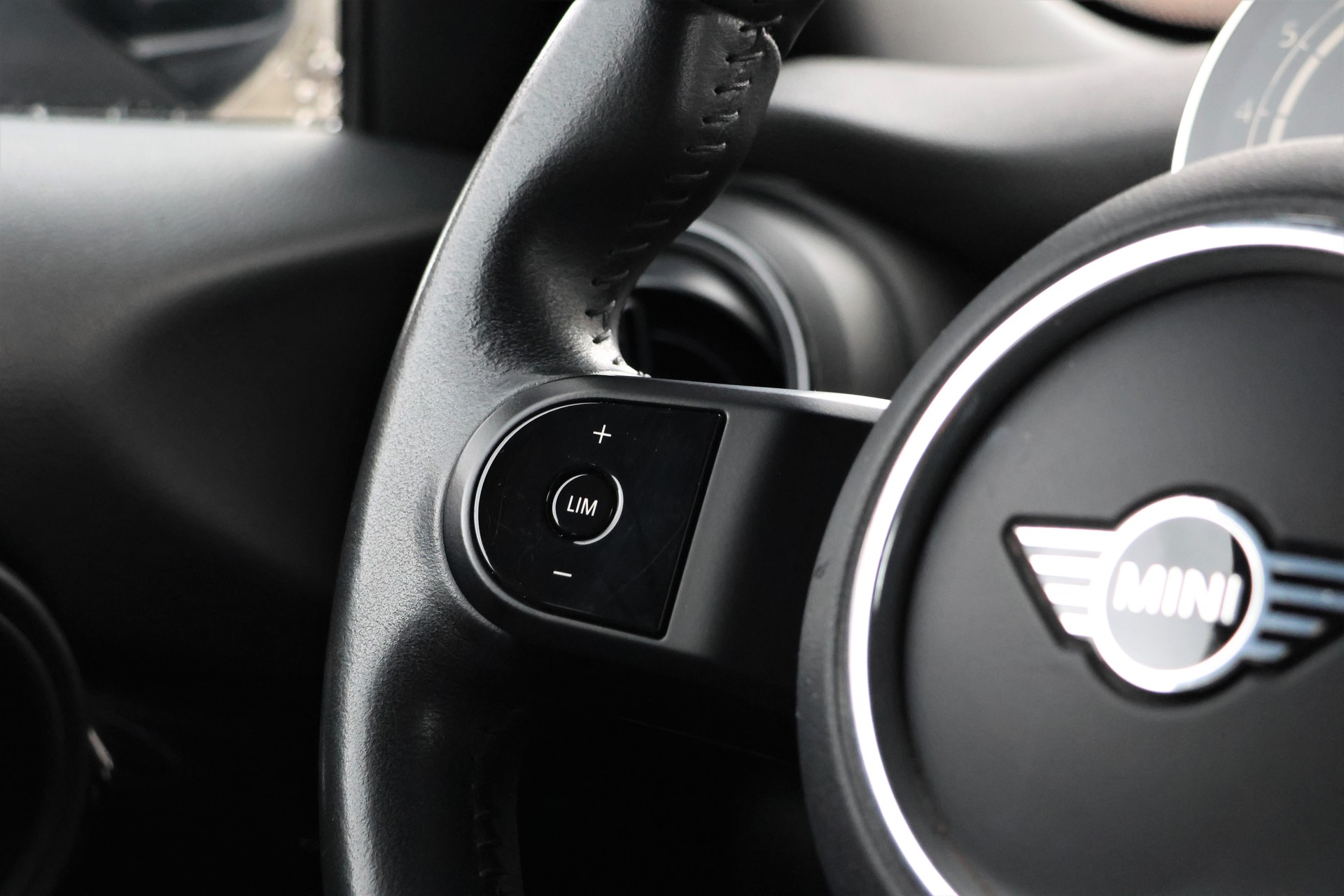 MINI Cooper Steptronic DKG (CH)-image-15