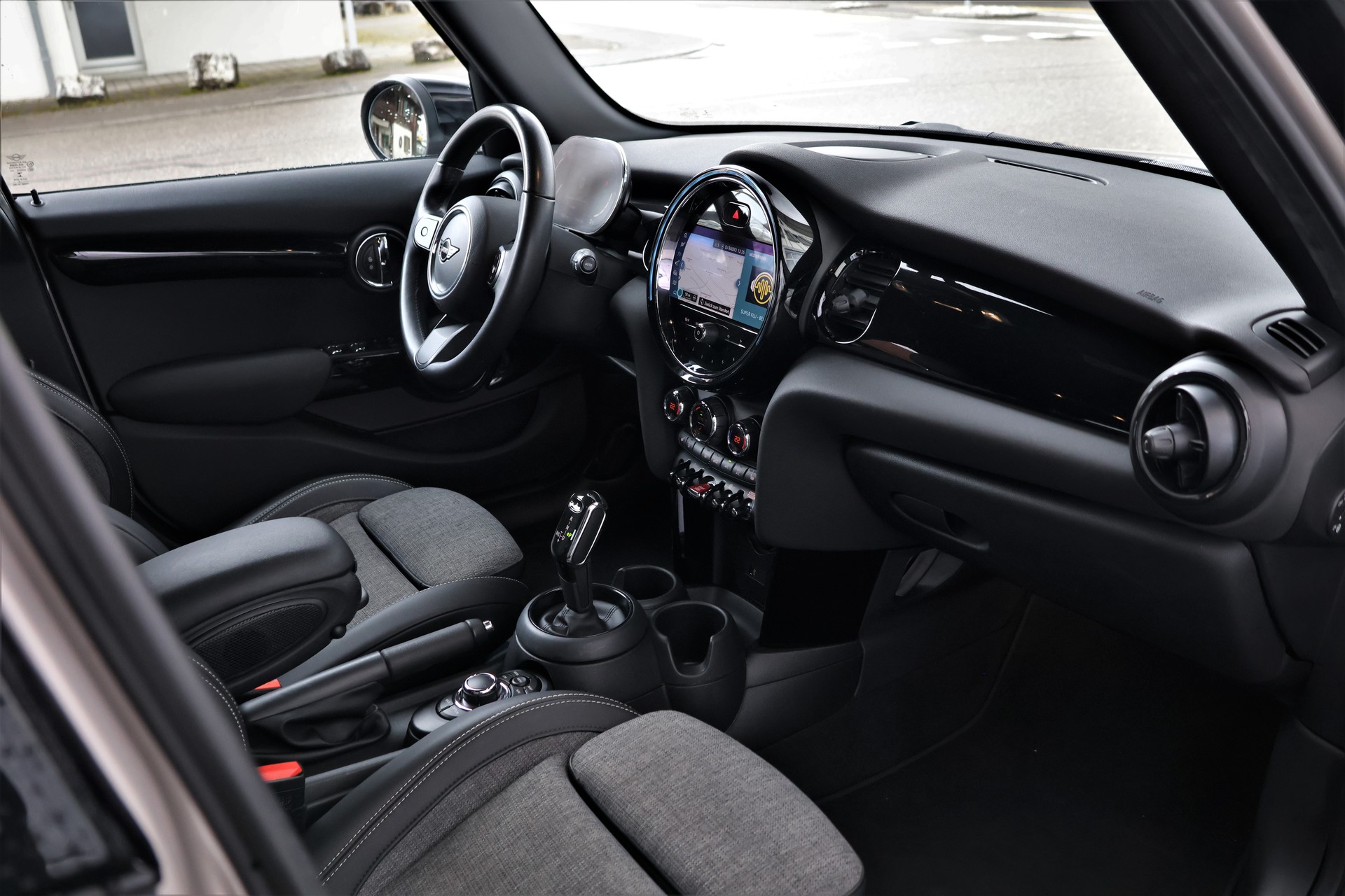 MINI Cooper Steptronic DKG (CH)-image-16