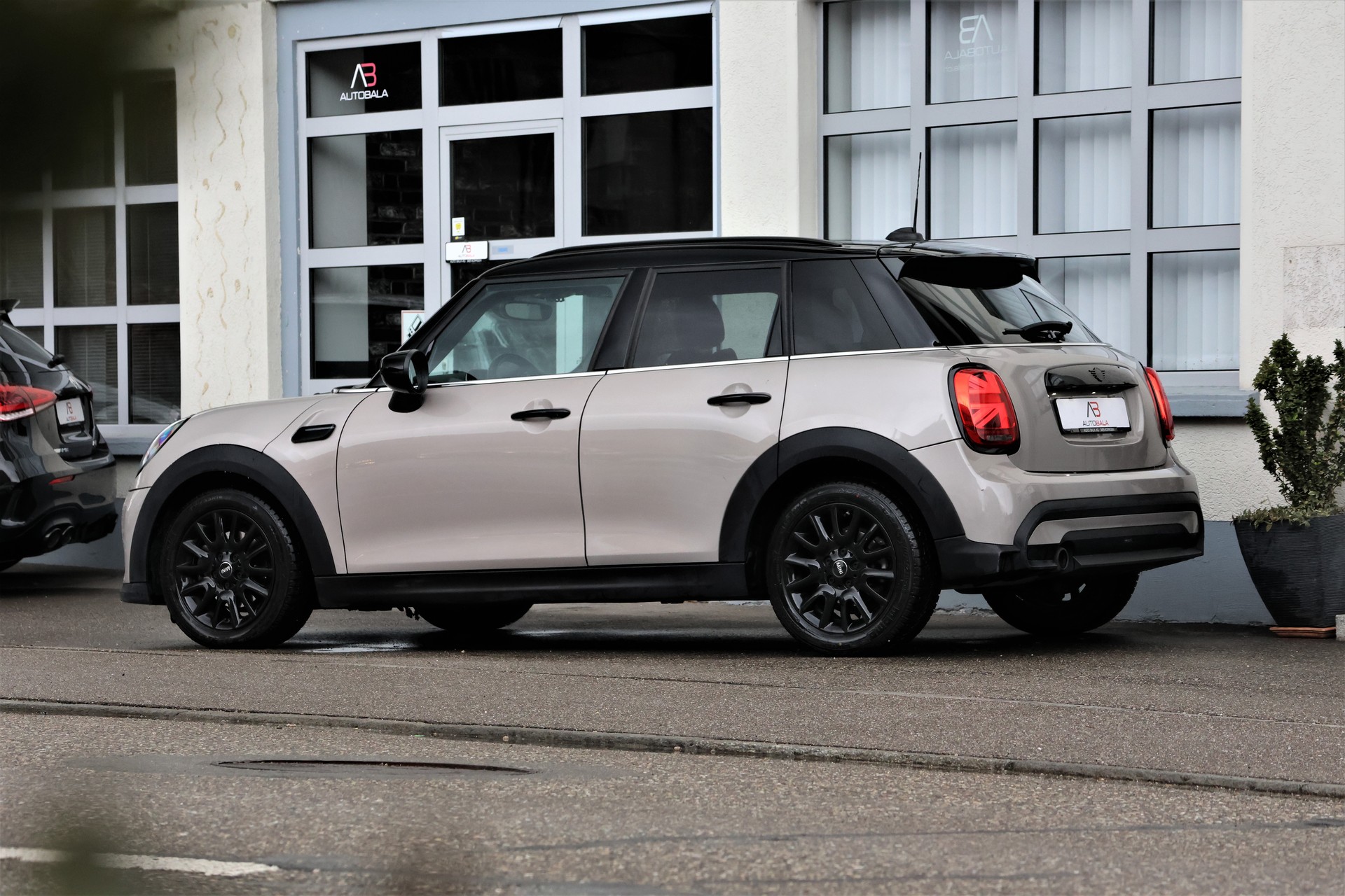 MINI Cooper Steptronic DKG (CH)-image-4