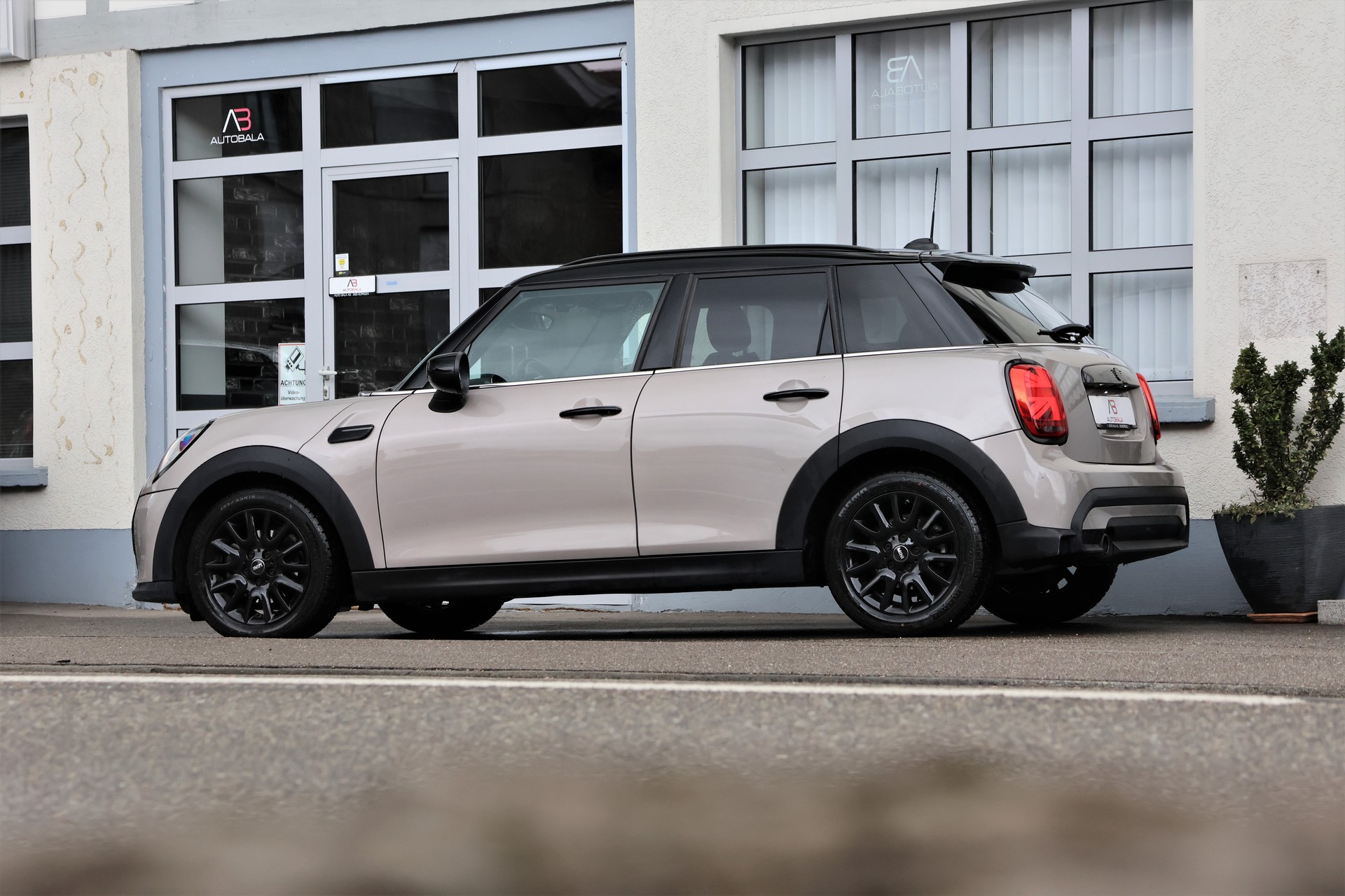 MINI Cooper Steptronic DKG (CH)-image-3