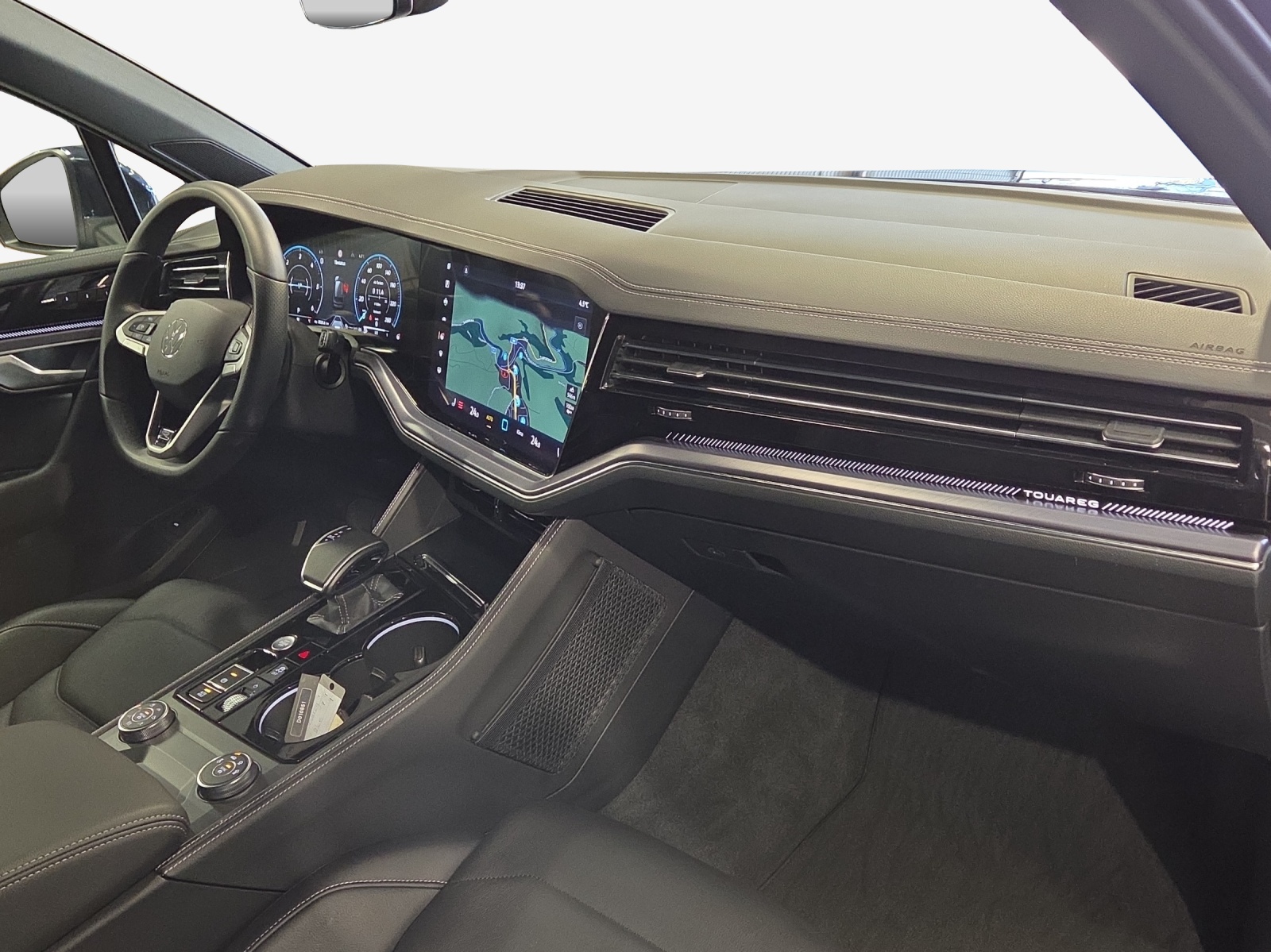VW Touareg 3.0 TDI R-Line Tiptronic-image-13