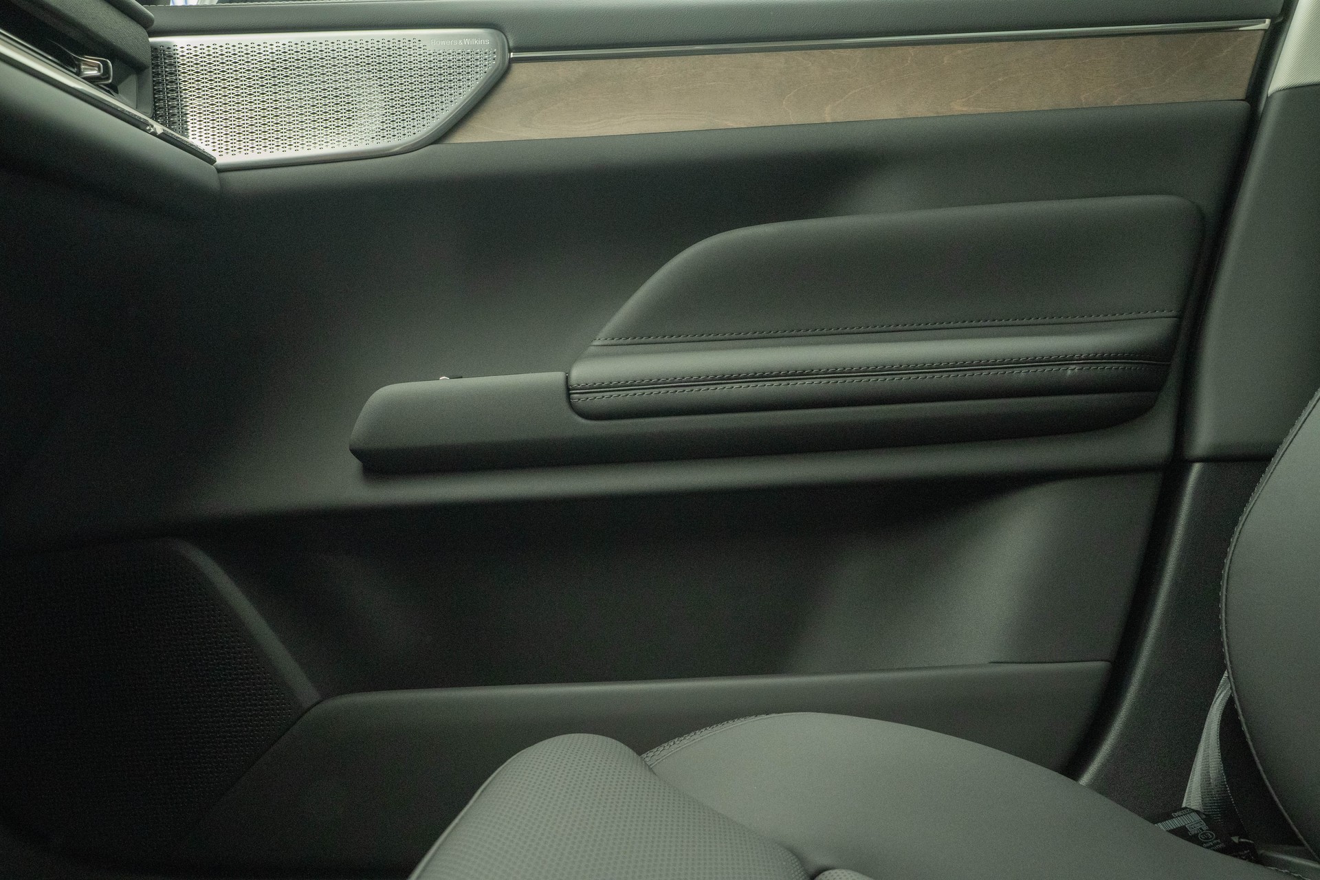 VOLVO ES90 Ultra-image-13