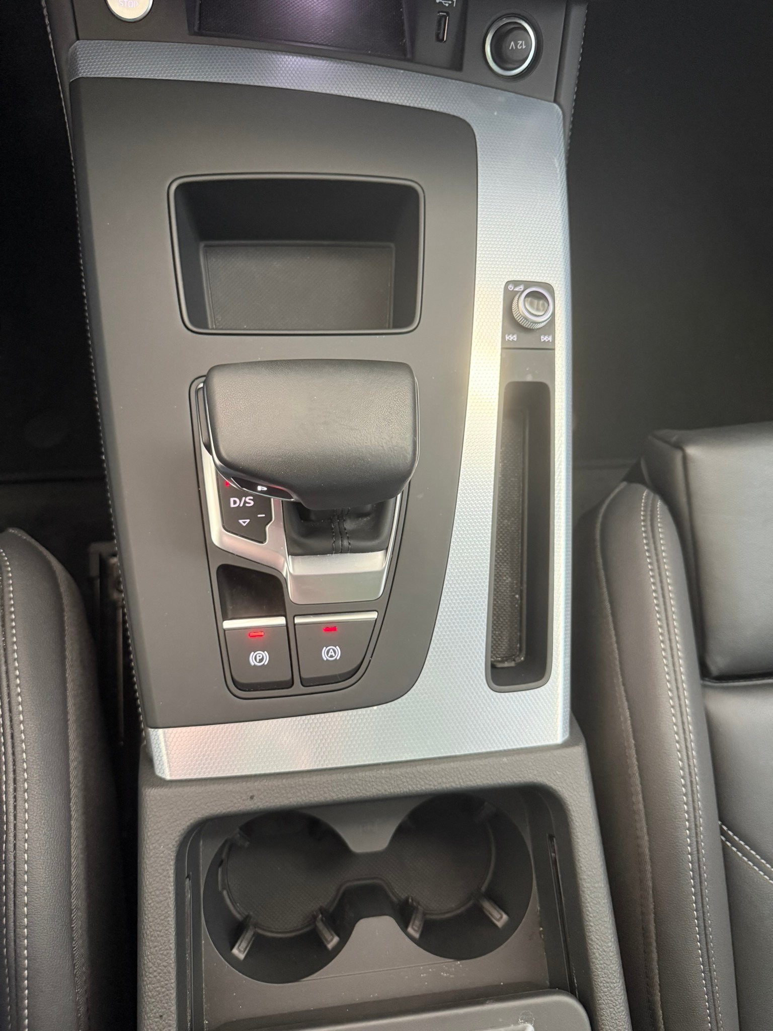 AUDI Q5 55 TFSI e PHEV S line quattro S-tronic, 8-fach bereift-image-19