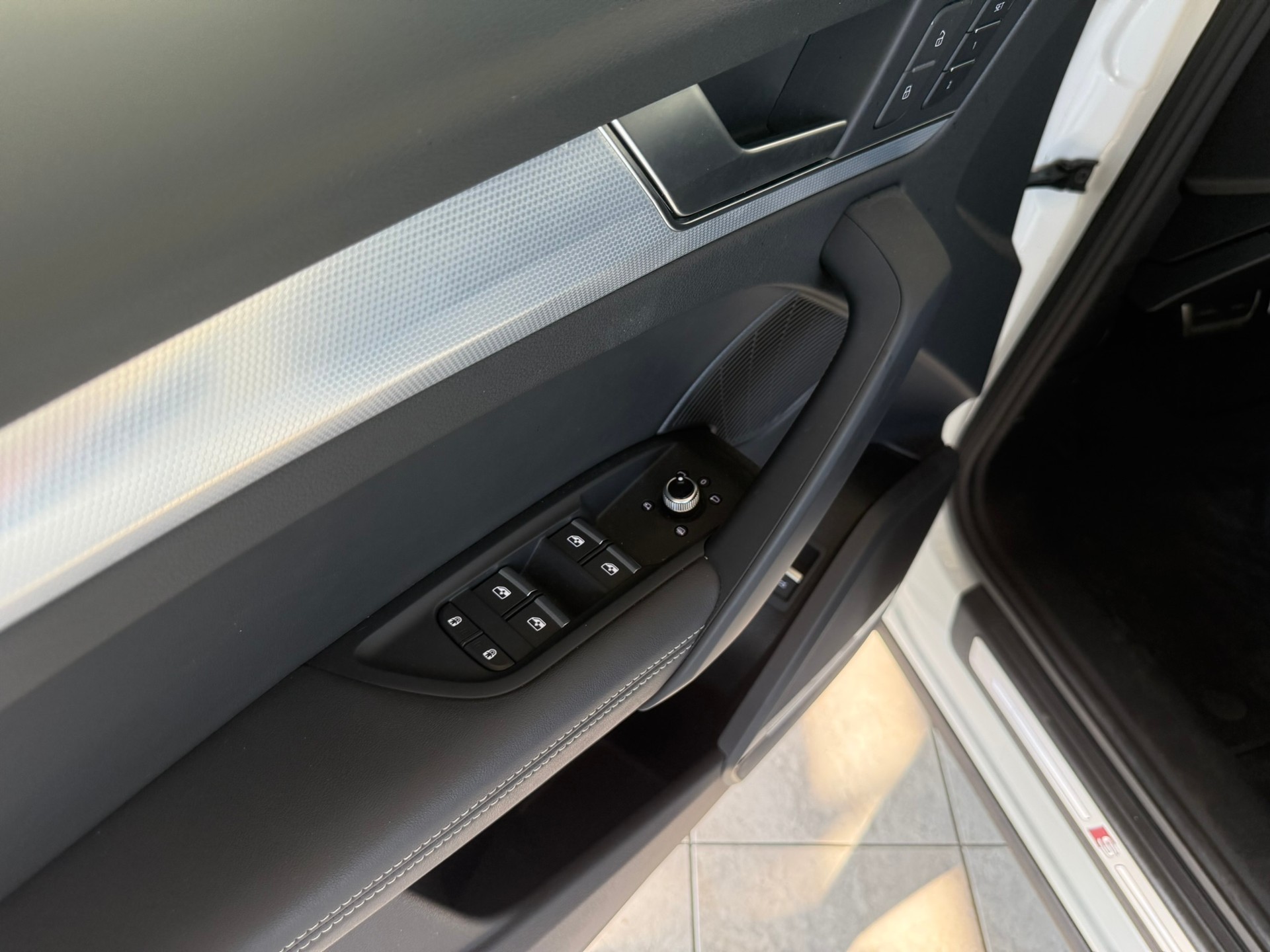 AUDI Q5 55 TFSI e PHEV S line quattro S-tronic, 8-fach bereift-image-11