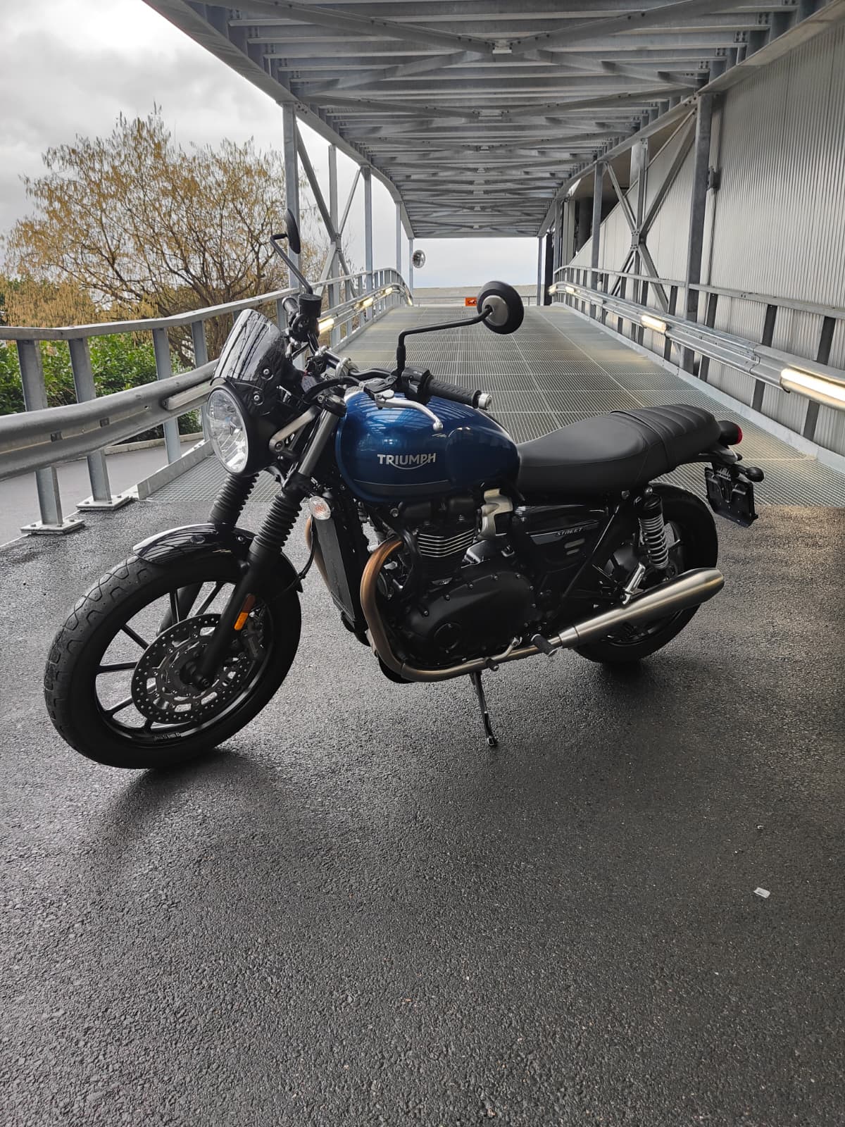 TRIUMPH Street Twin 900 Special Edition-showroom-element-2