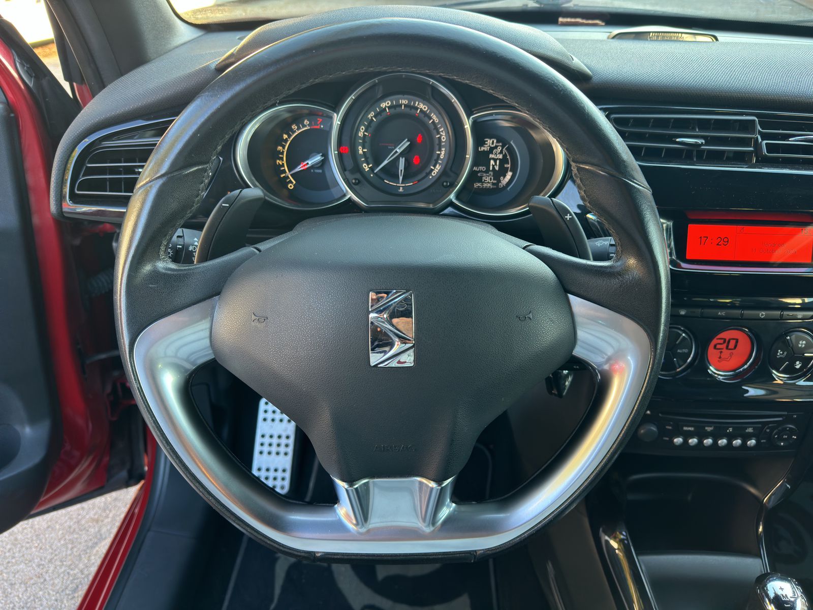 DS AUTOMOBILES DS3 1.2 VTi SO Chic ETG5-image-1