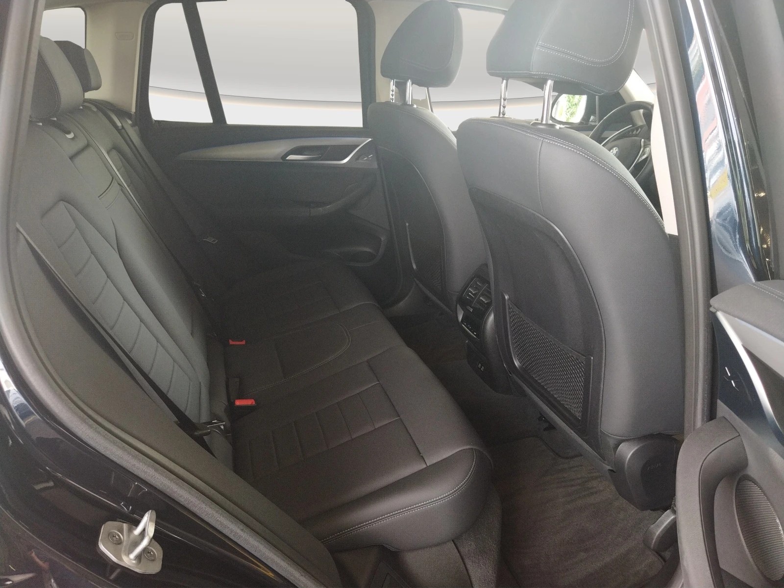 BMW iX3 Inspring-image-10